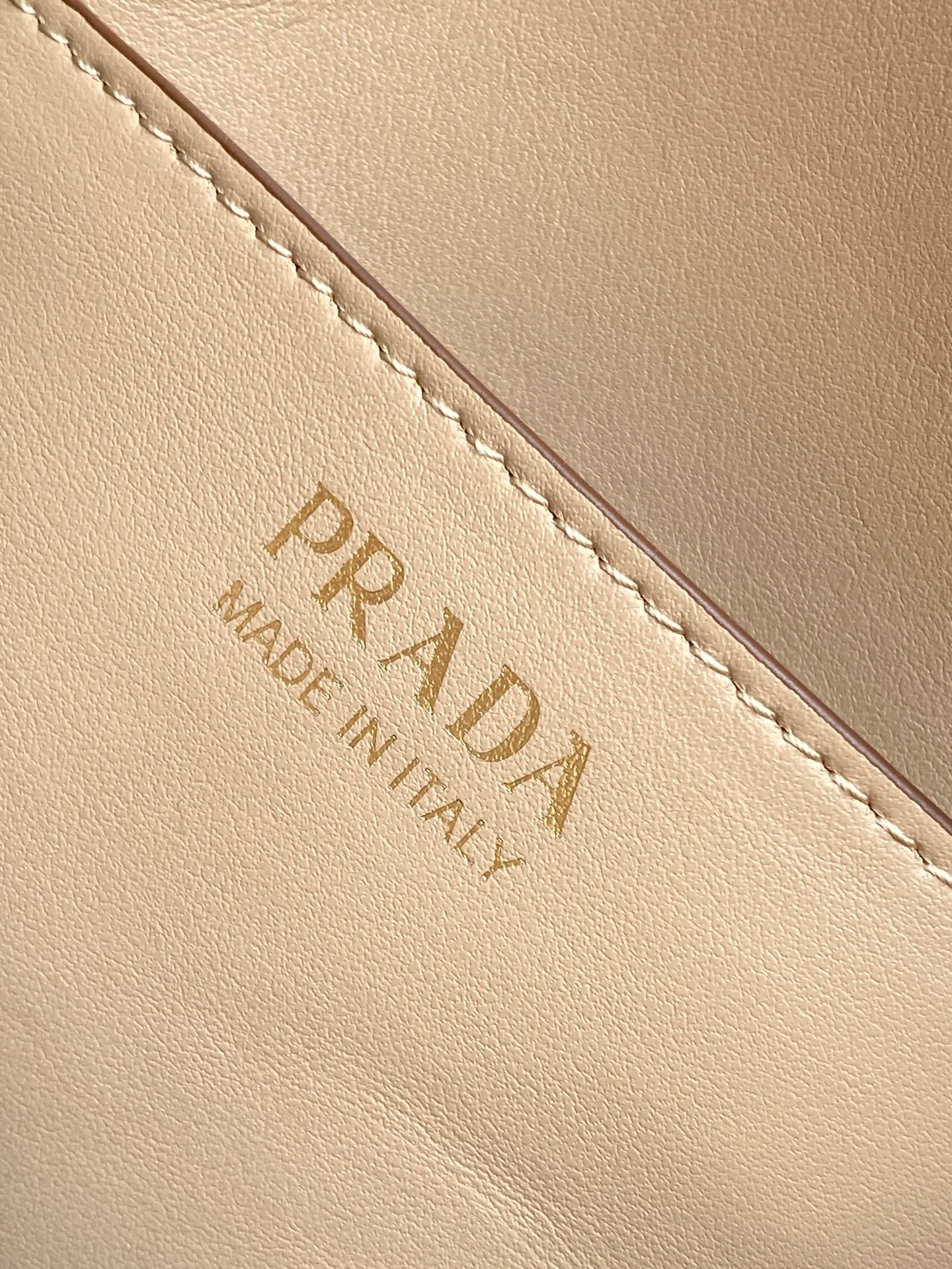 Классические Сумки Женские Prada 13368492