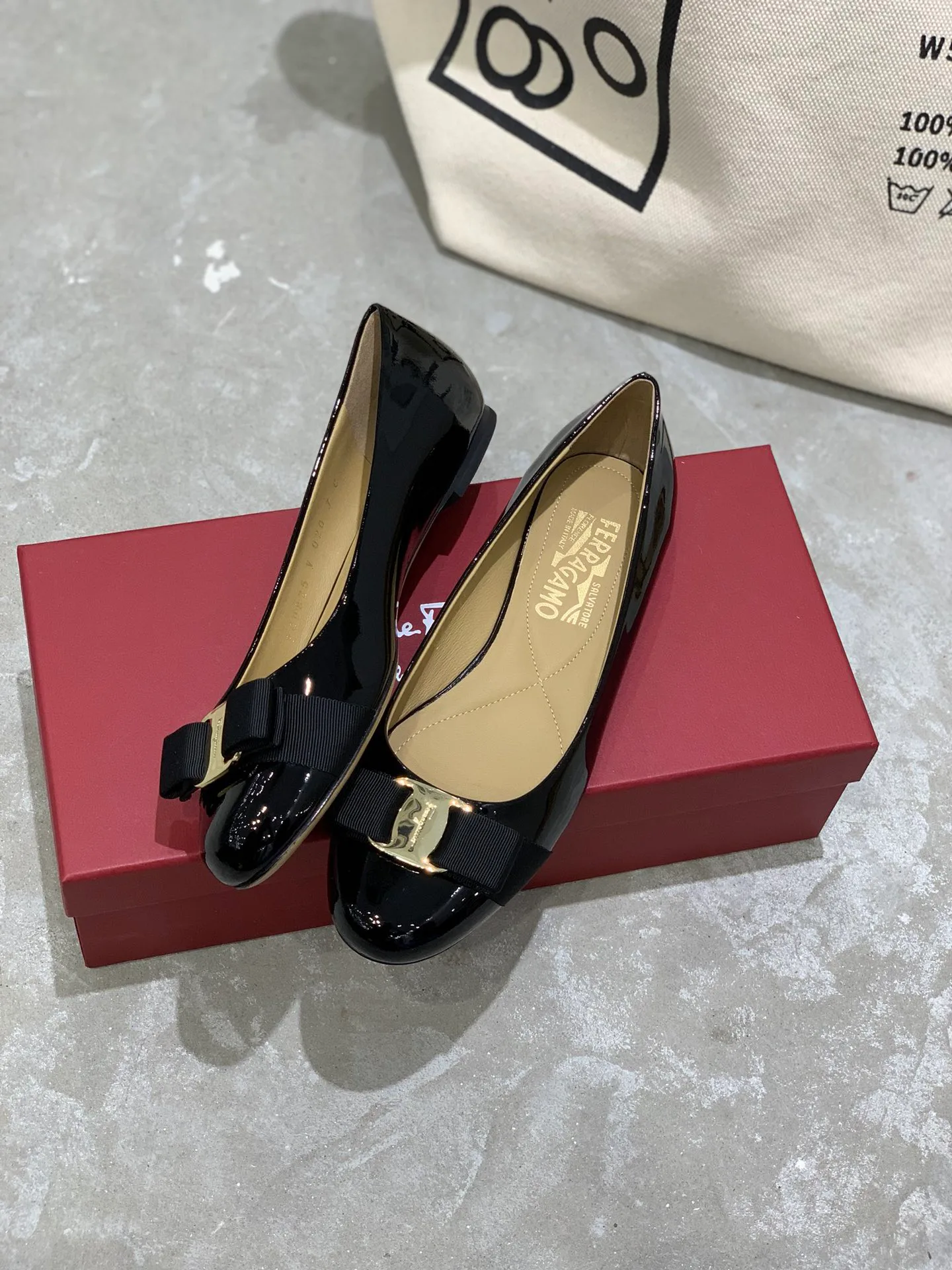 Балетки Женские Salvatore Ferragamo 18340632