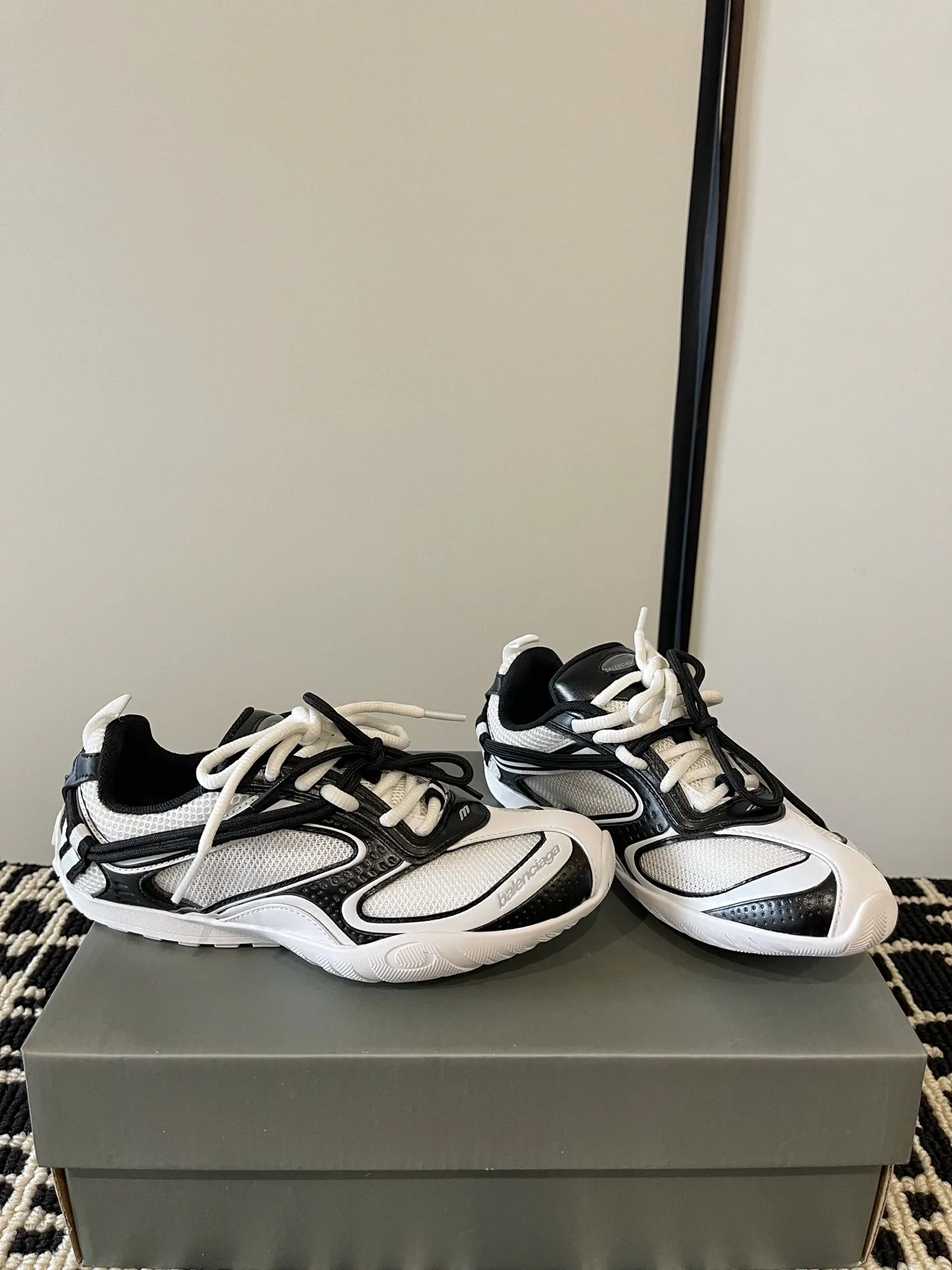 Кроссовки Женские Balenciaga 18386309