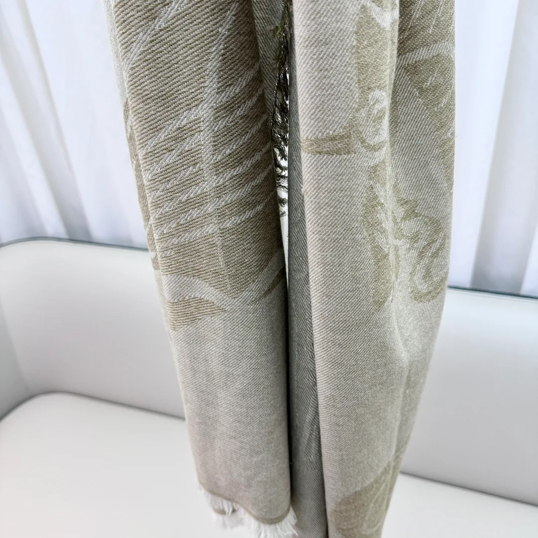 Шарфы Burberry 2399