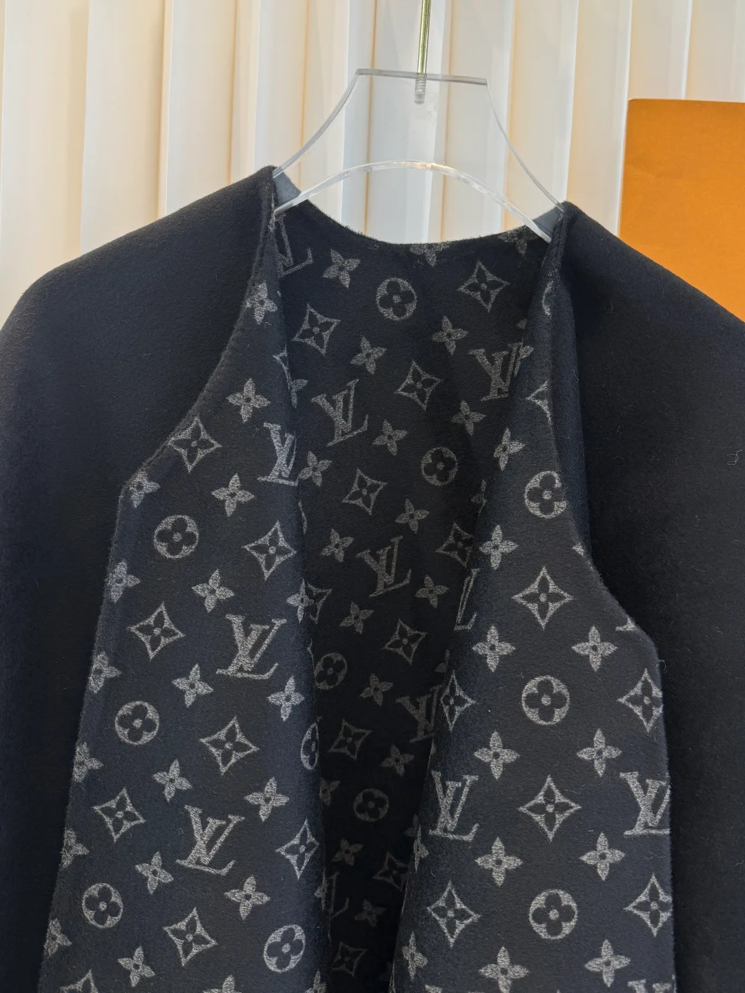 Пальто Женские Louis Vuitton 18980922