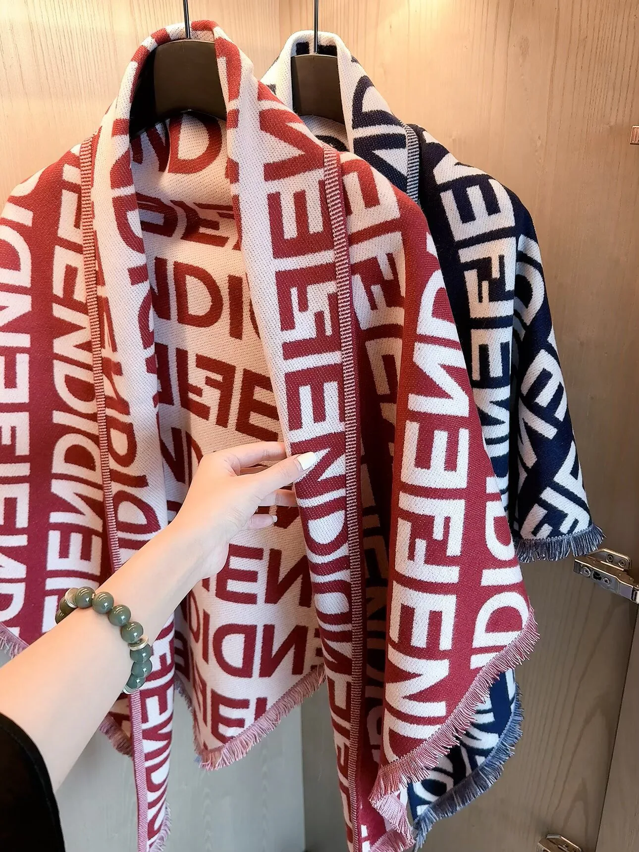 Шарфы Fendi 18002888