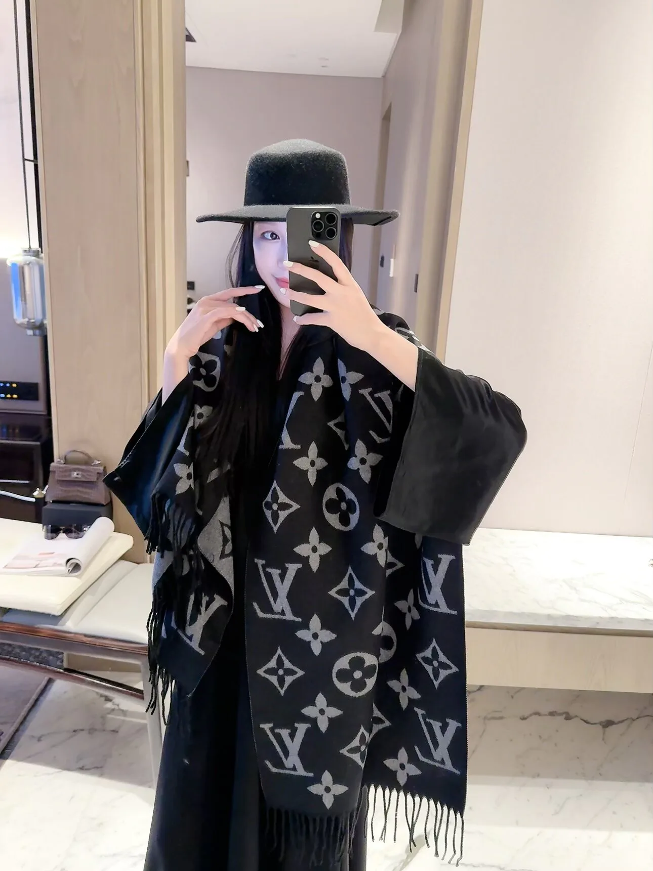 Шарфы Louis Vuitton 18322508