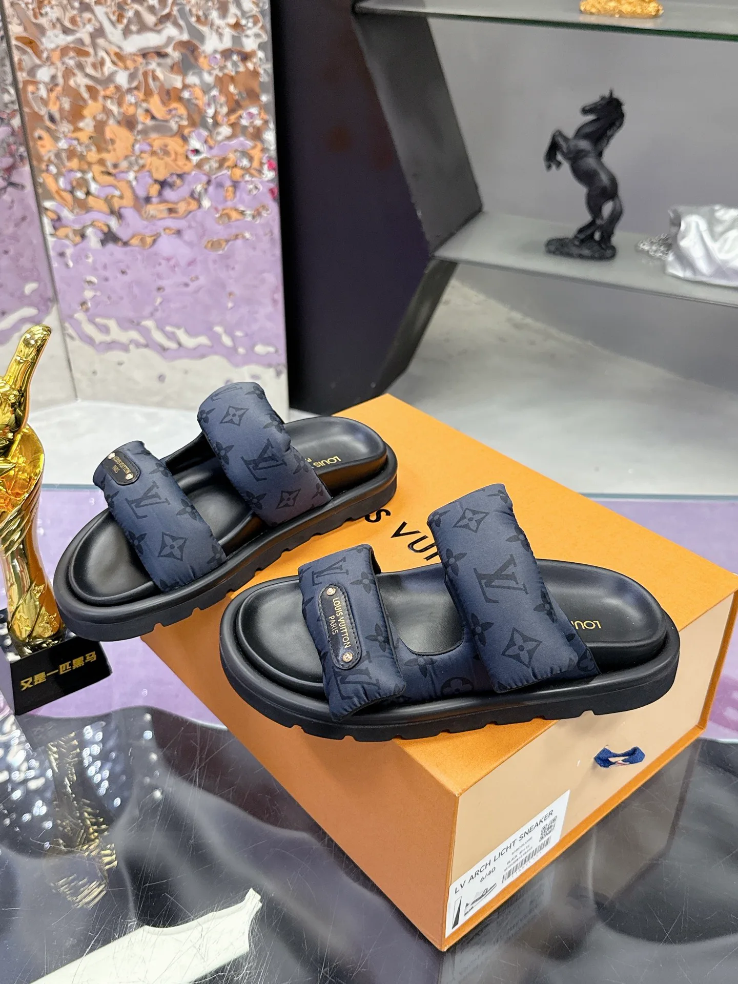 Шлепанцы Женские Louis Vuitton 17530458