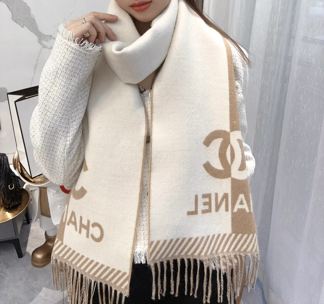 Шарфы Chanel 18627408