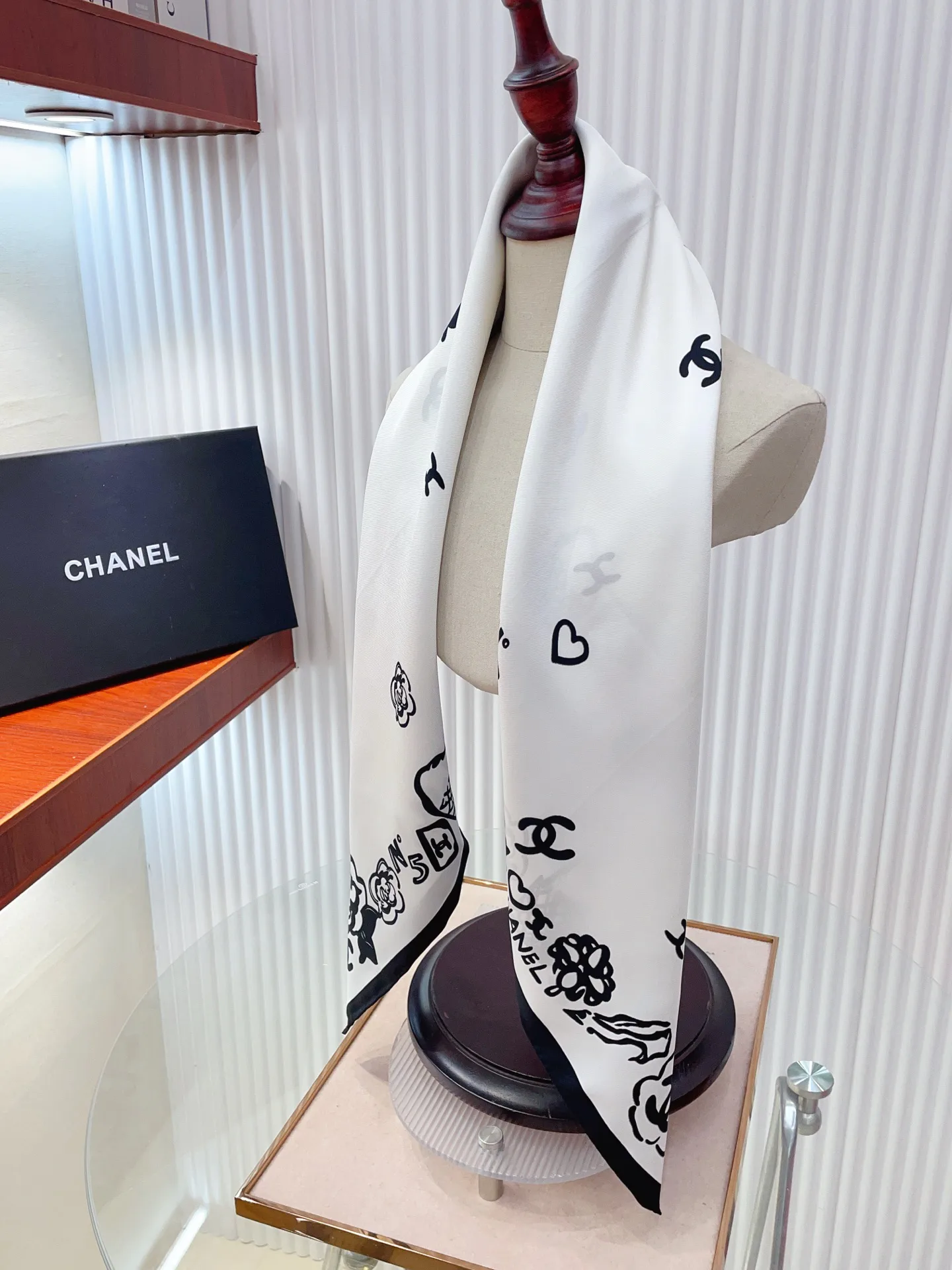 Платки Chanel 13119712