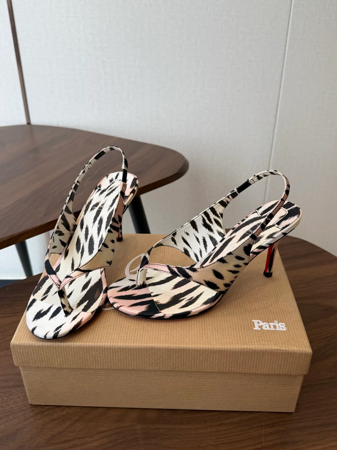 Босоножки Женские Christian Louboutin 18953295