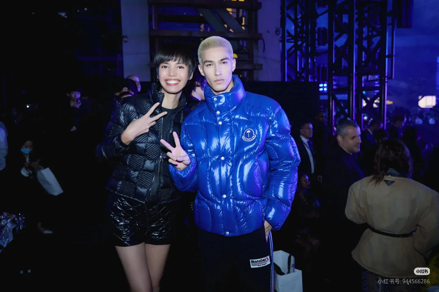 Куртки И Пуховики Женские Moncler 18044436
