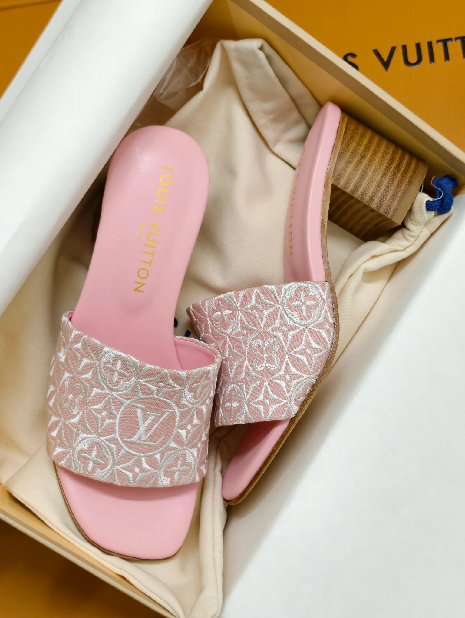 Босоножки Женские Louis Vuitton 10236800