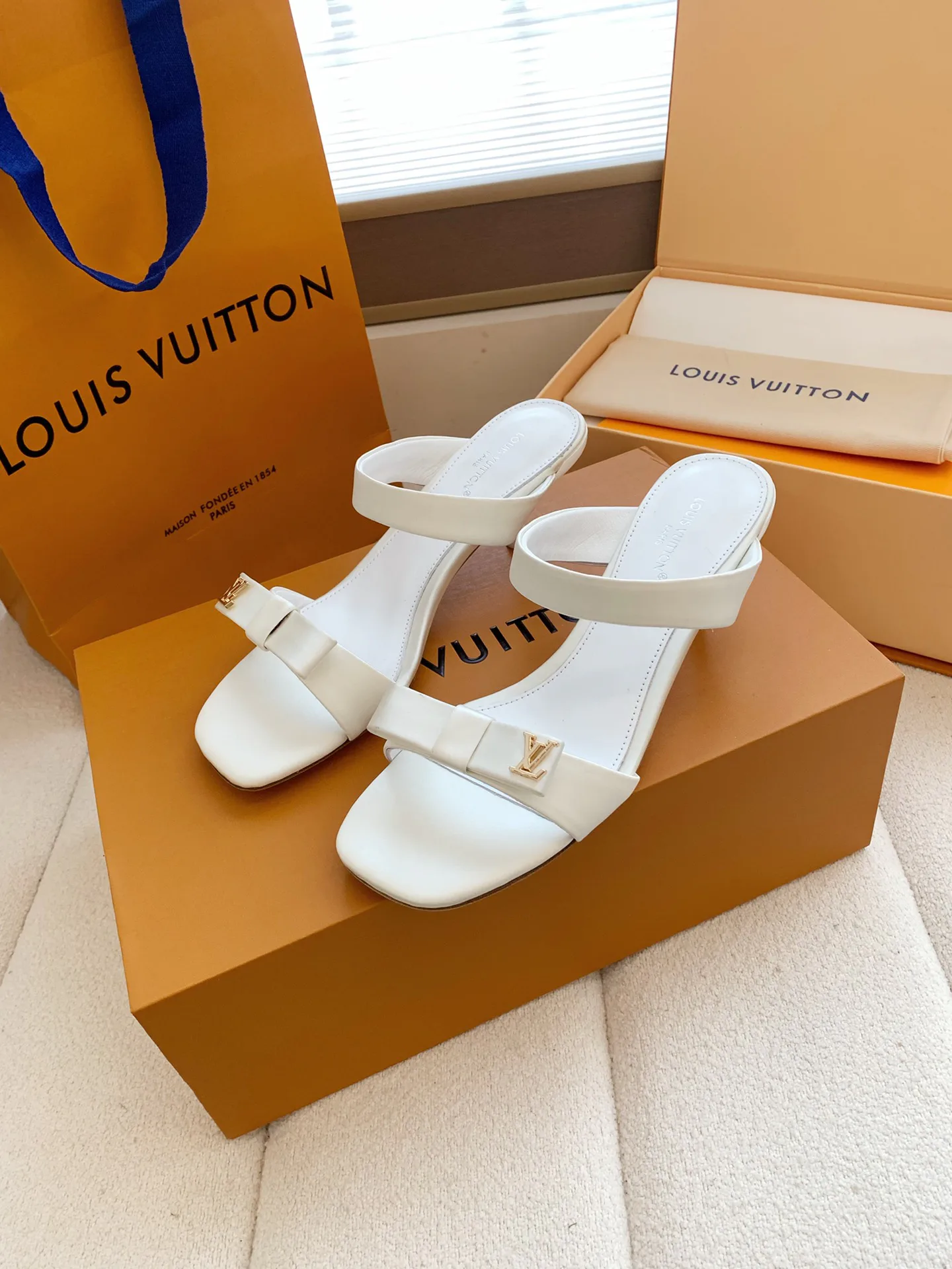 Босоножки Женские Louis Vuitton 13084441