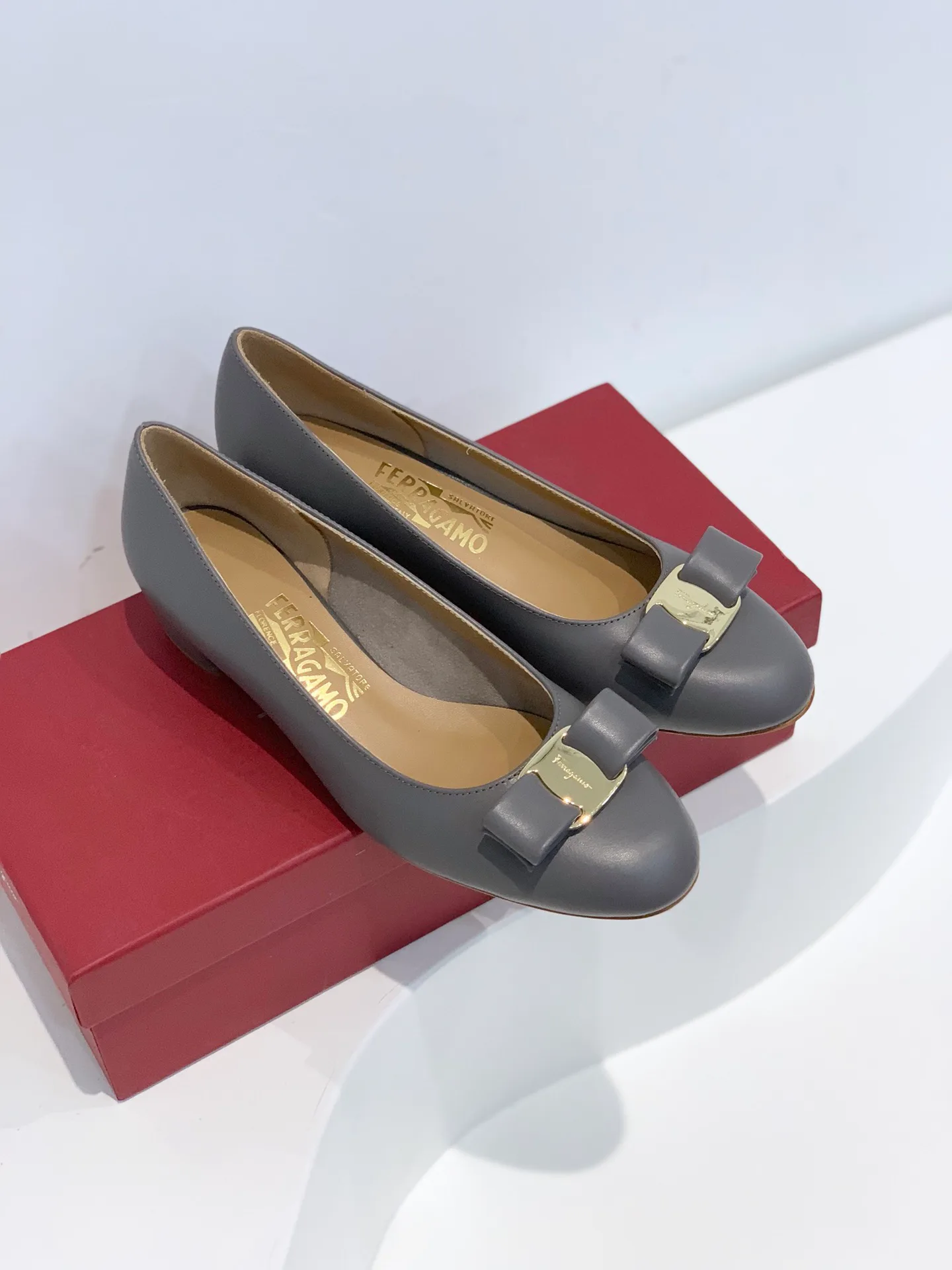 Туфли Женские Salvatore Ferragamo 578157