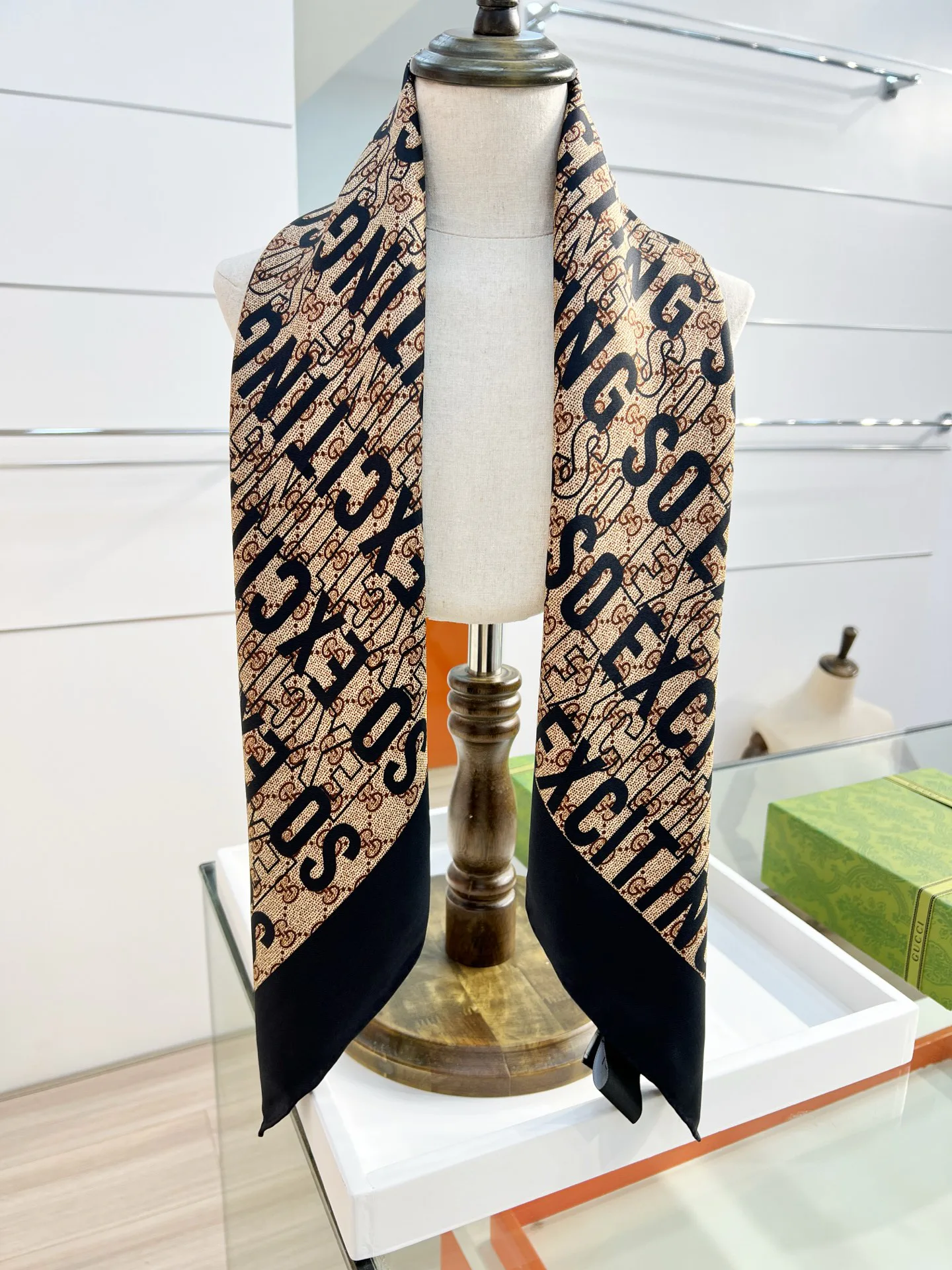 Платки Gucci 1158386