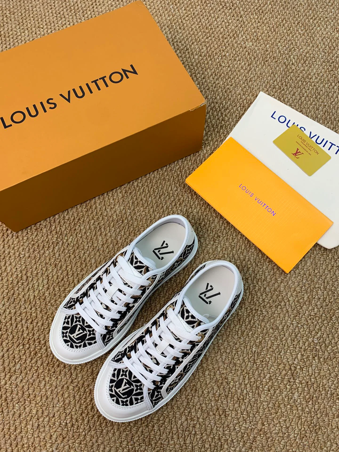 Кроссовки Женские Louis Vuitton 17545201