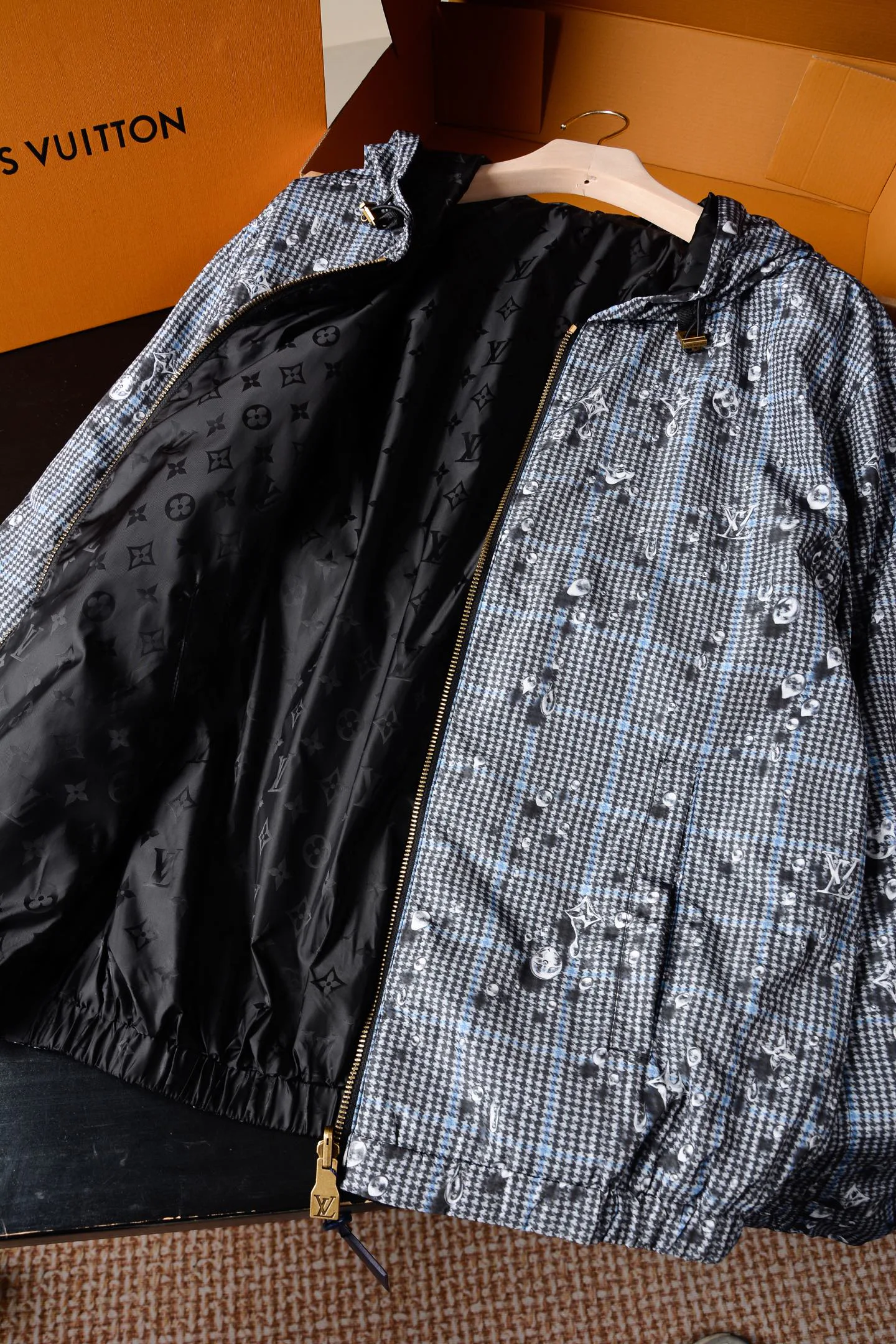 Куртки И Пуховики Женские Louis Vuitton 11595311