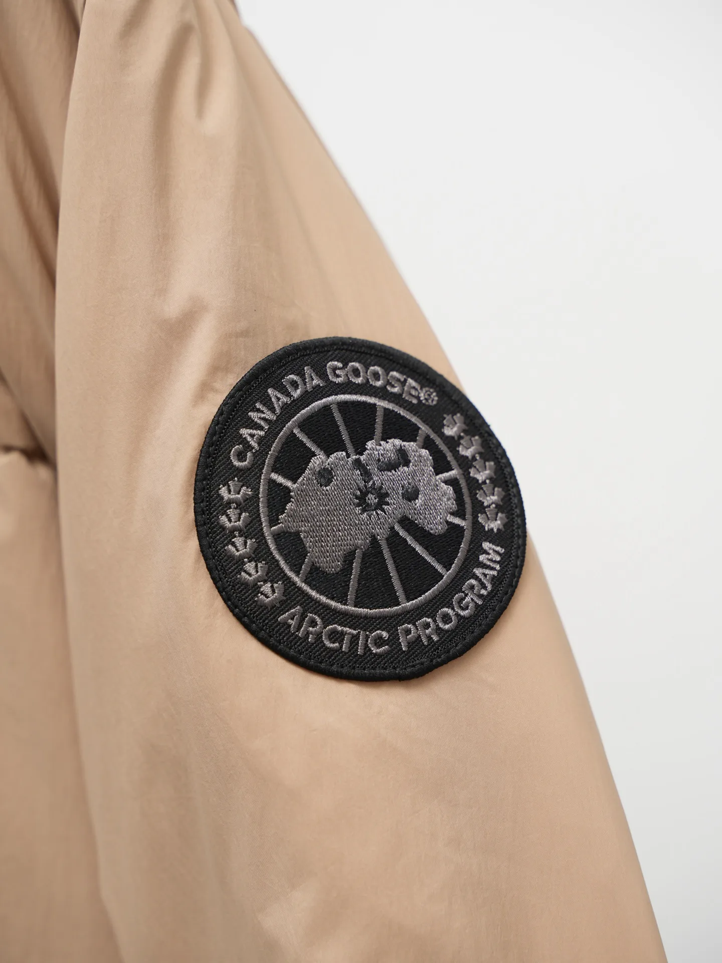 Куртки И Пуховики Мужские Canada Goose 203330