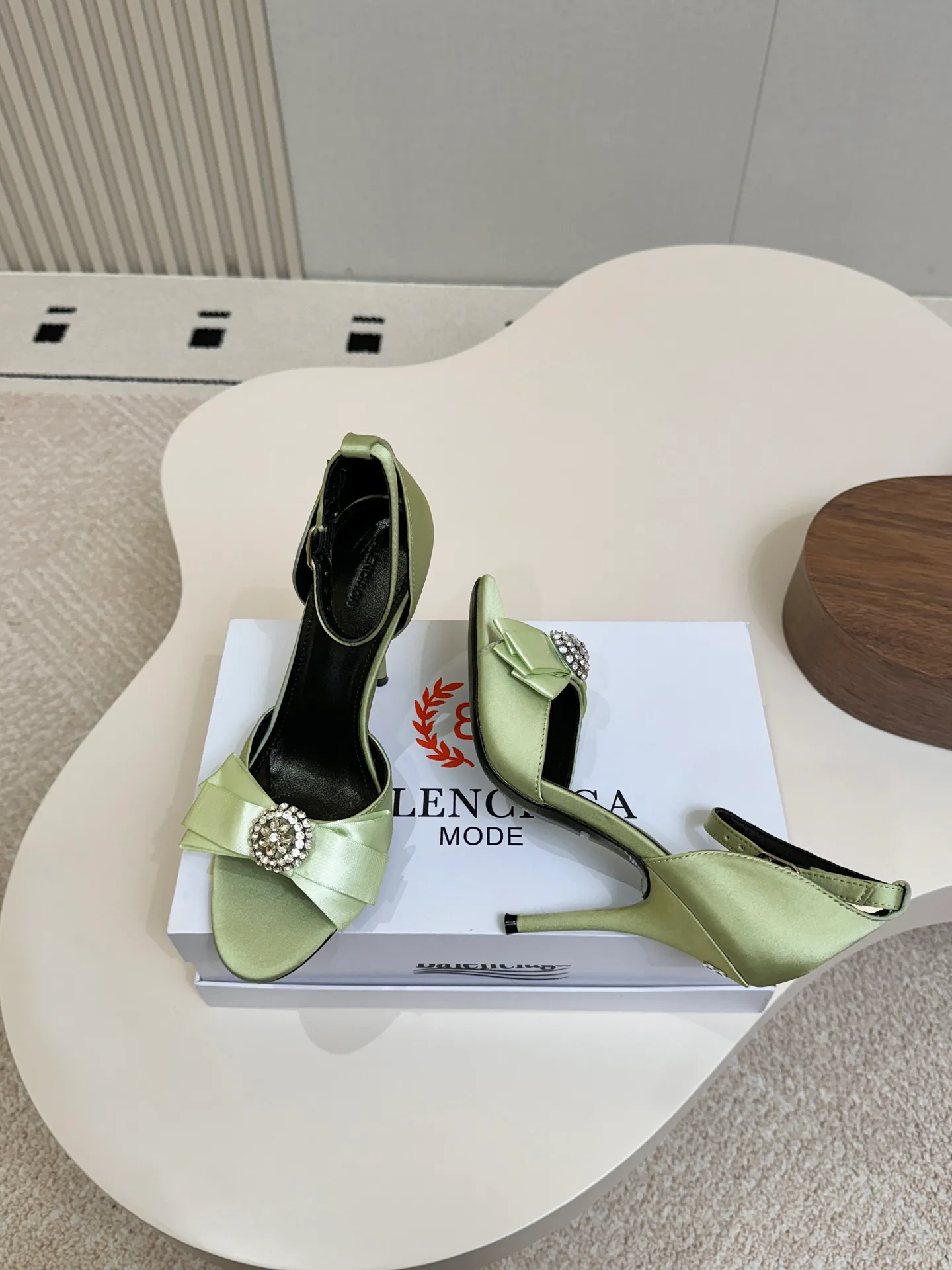 Босоножки Женские Balenciaga 18083173