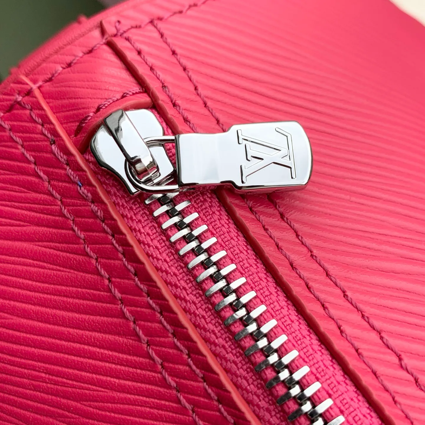 Классические Сумки Женские Louis Vuitton 18147548