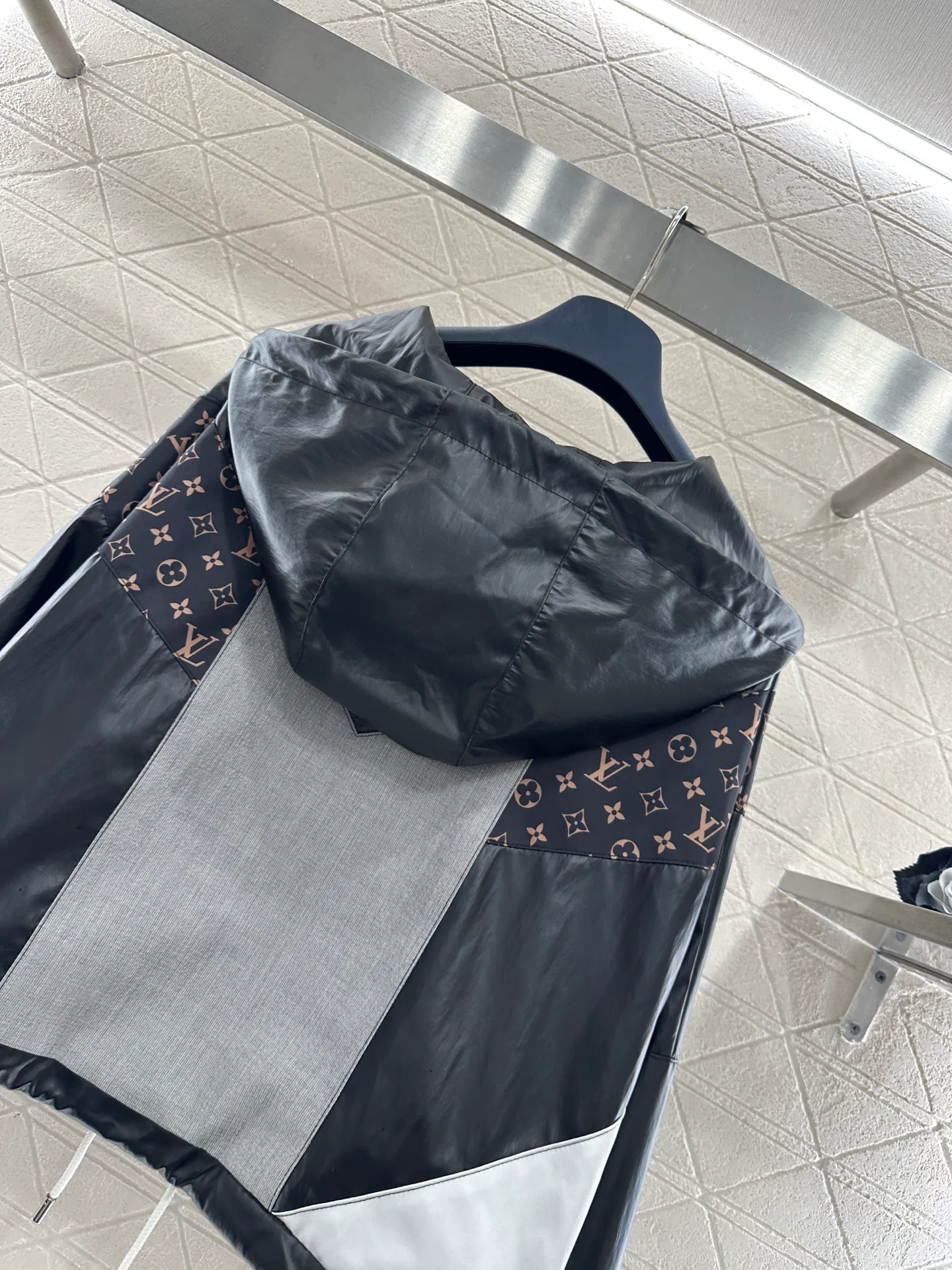 Куртки И Пуховики Женские Louis Vuitton 1273500