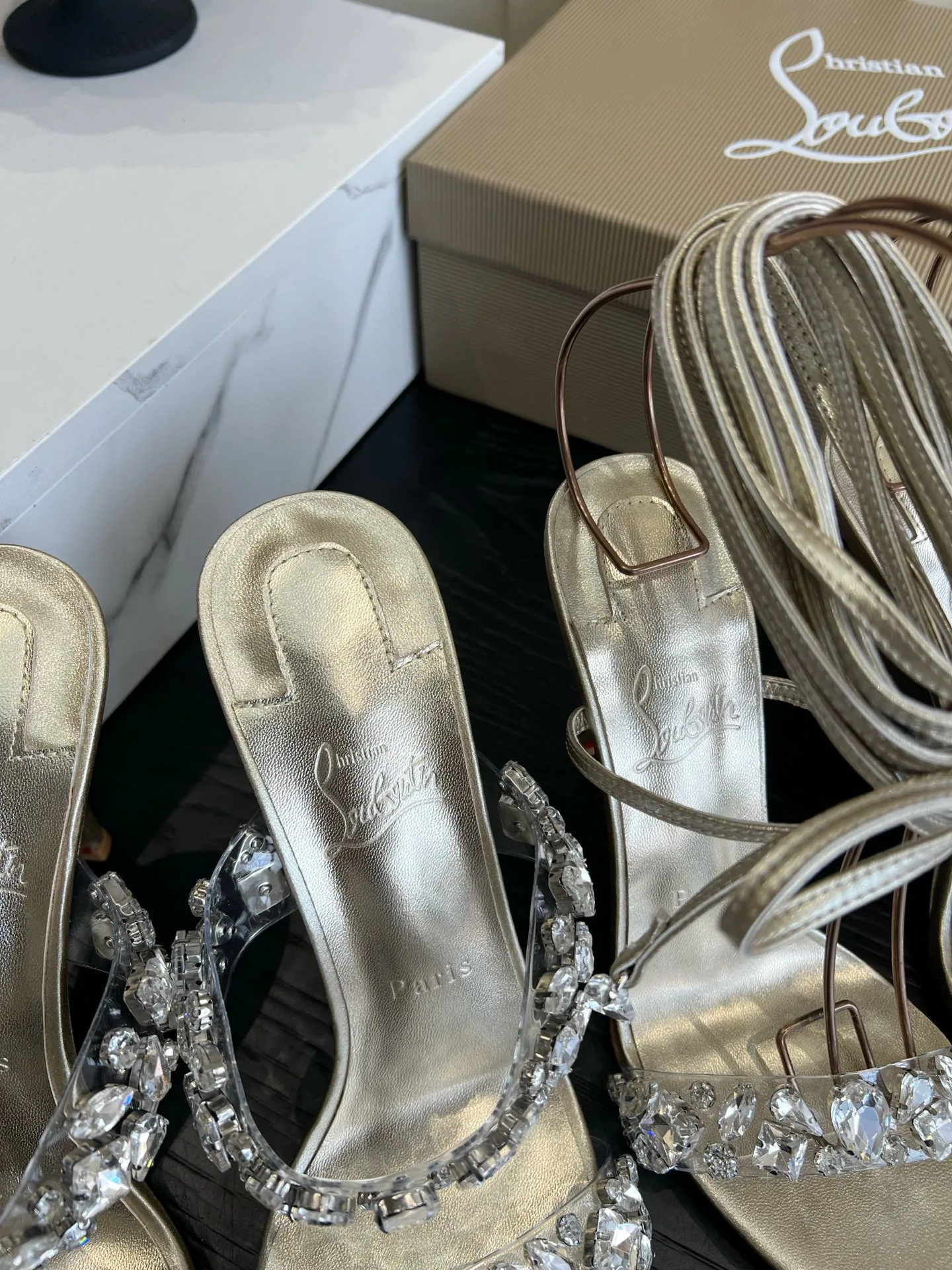 Босоножки Женские Christian Louboutin 18614259