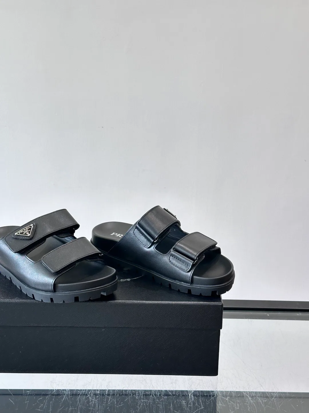 Шлепанцы Женские Prada 17689188