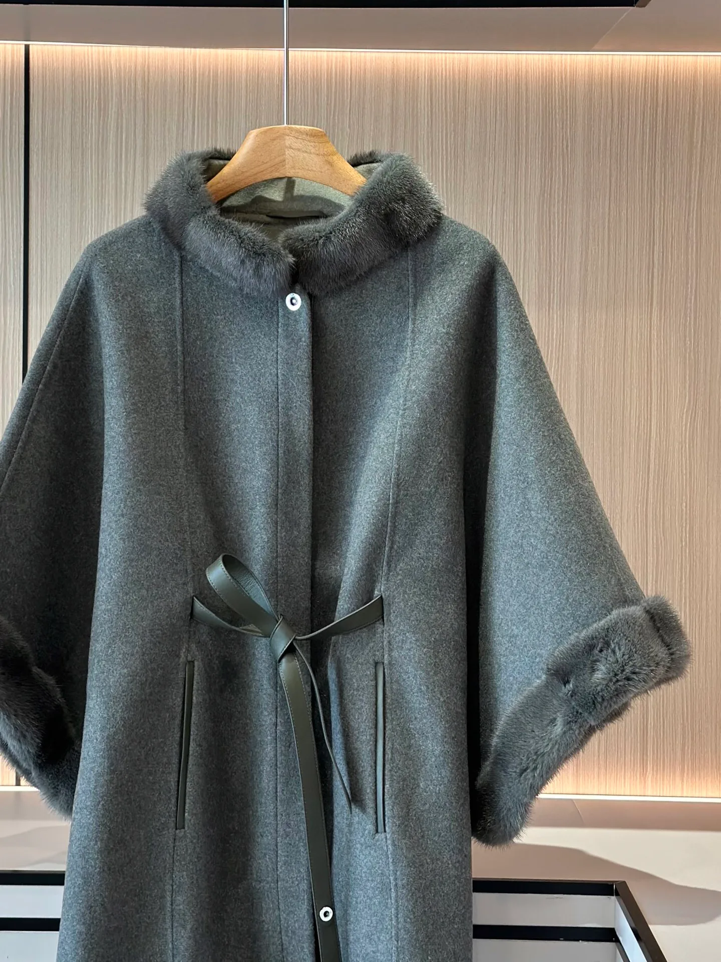 Пальто Женские Loro Piana 18197606