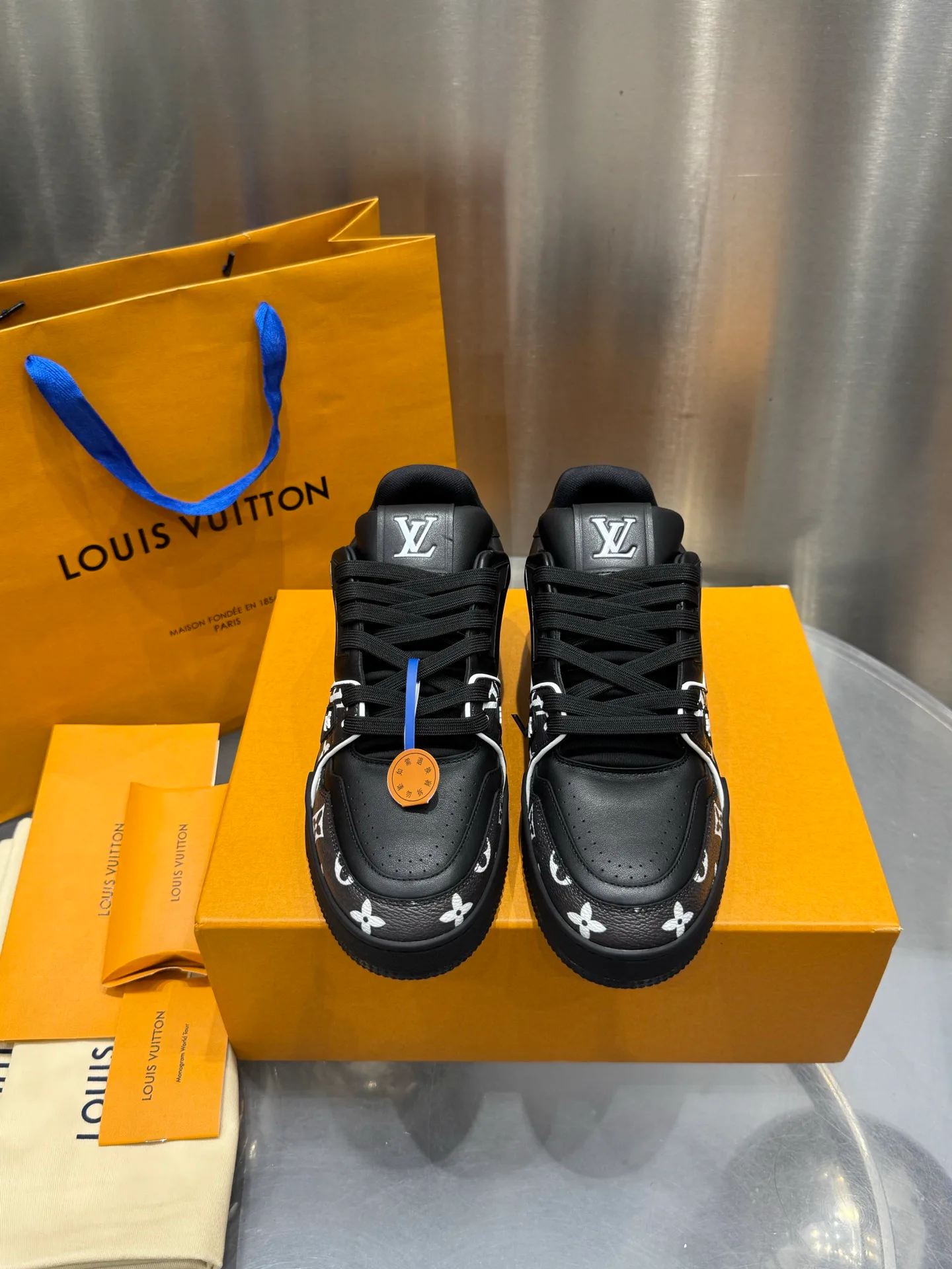 Кроссовки Женские Louis Vuitton 19073337