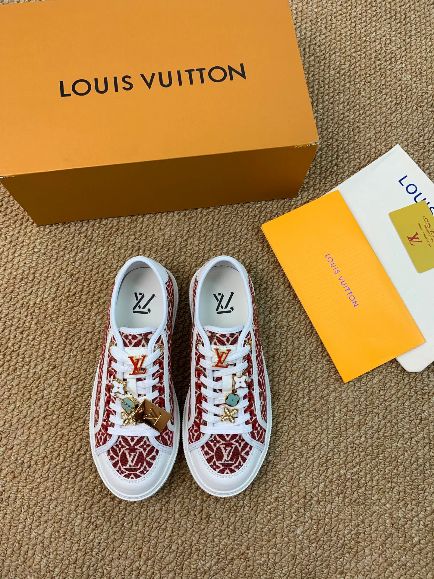 Кроссовки Женские Louis Vuitton 17545196