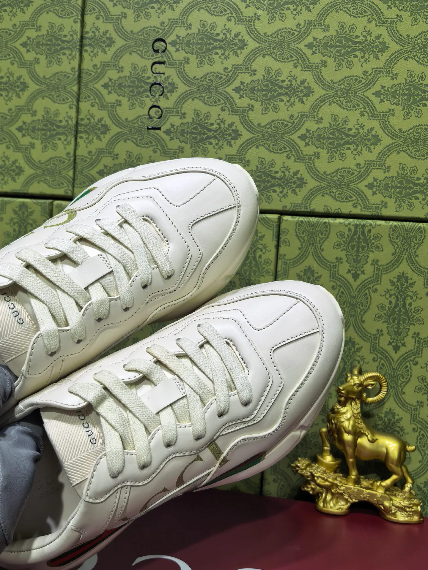 Кроссовки Женские Gucci 18039943