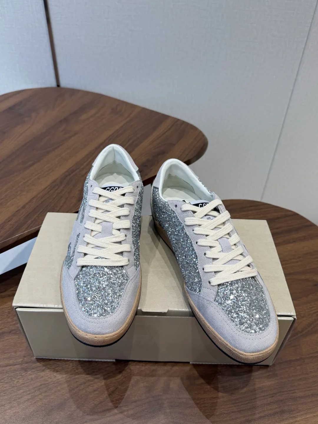 Кроссовки Женские Golden Goose 18357251