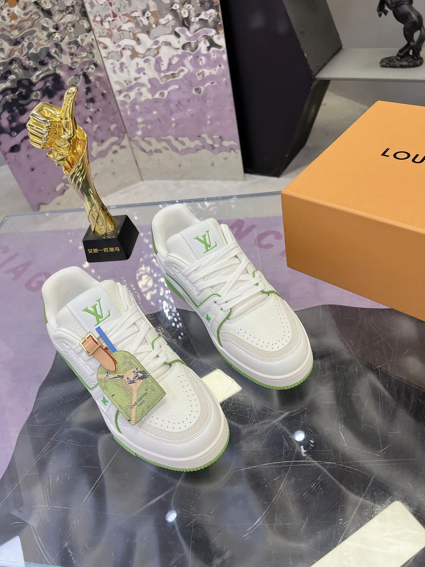 Кроссовки Женские Louis Vuitton 17635605