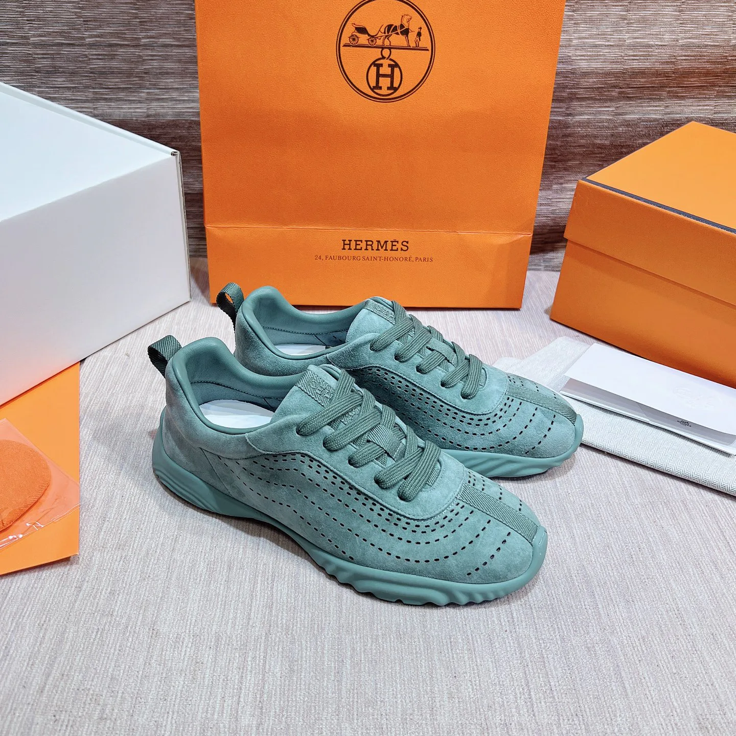 Кроссовки Женские Hermes 17749566