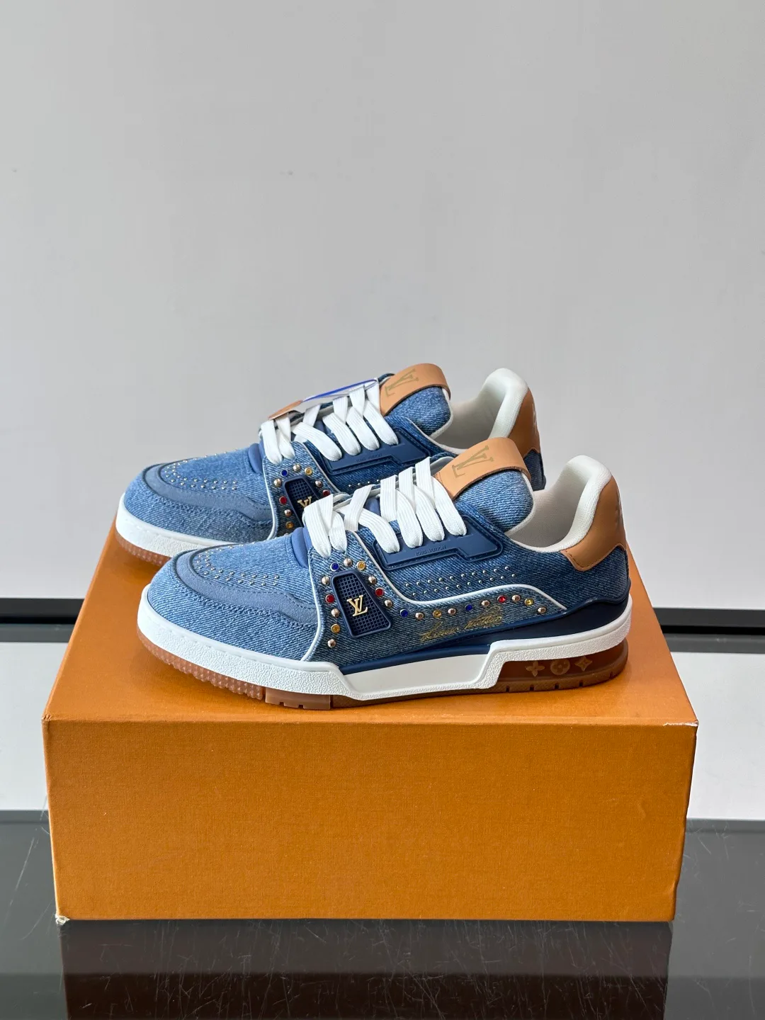 Кроссовки Женские Louis Vuitton 17638790