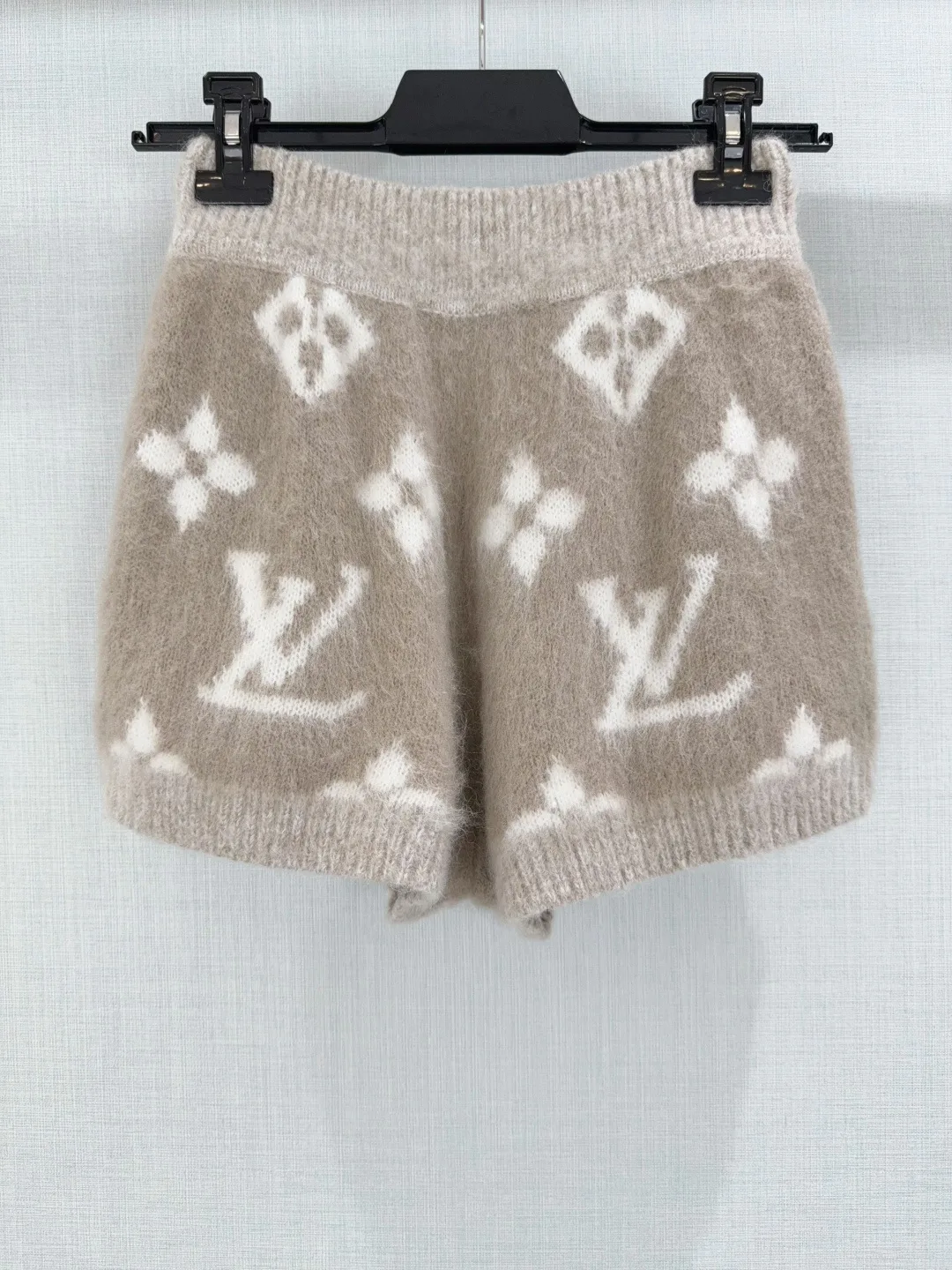 Шорты Женские Louis Vuitton 18815232
