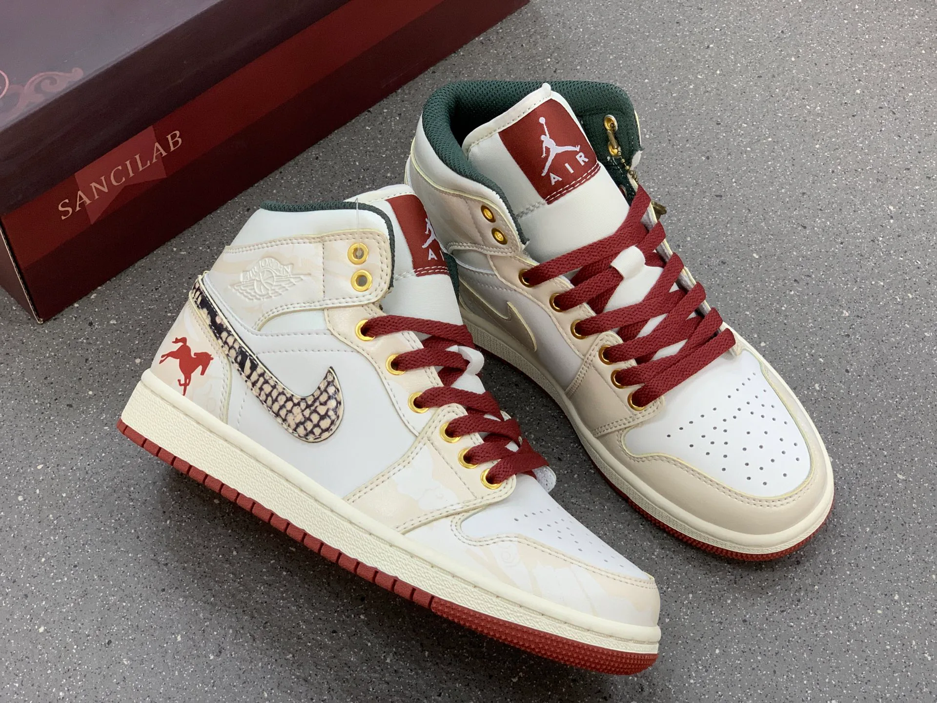 Кроссовки Женские Air Jordan 839921