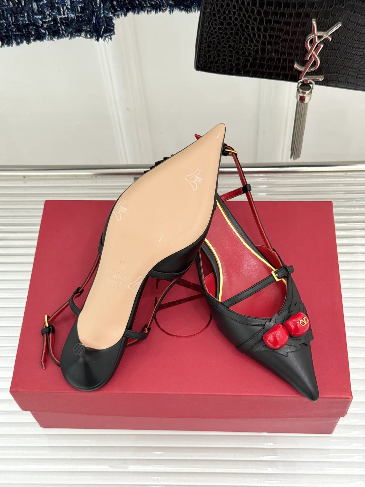 Босоножки Женские Valentino 16973360