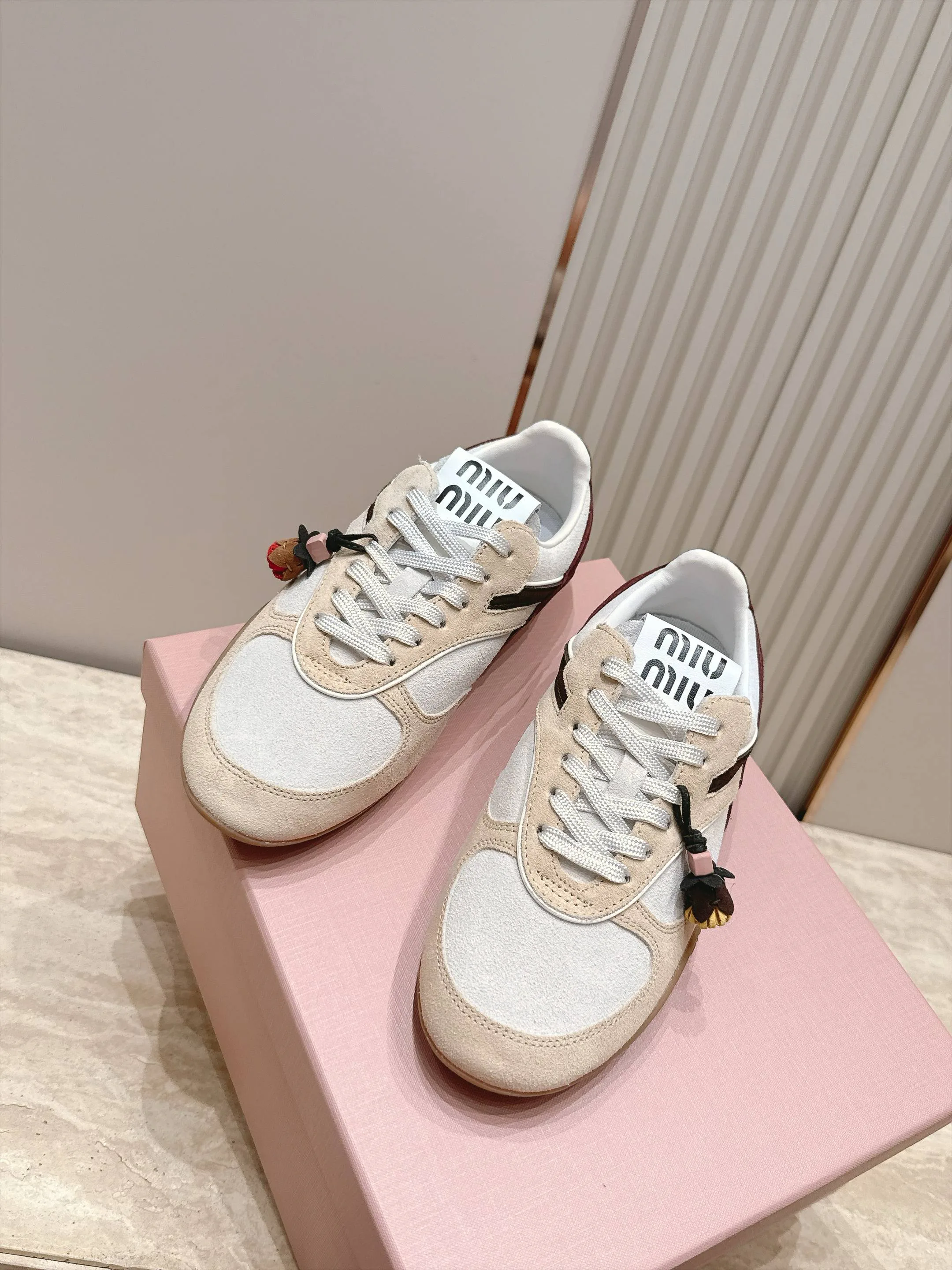 Кроссовки Женские Miu Miu 18436561