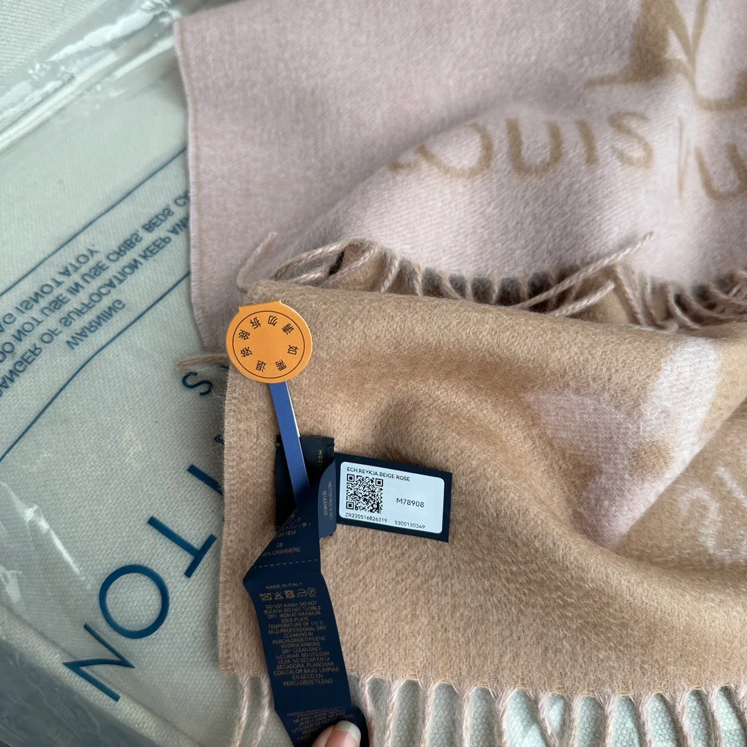 Шарфы Louis Vuitton 18141173