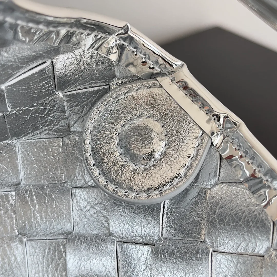 Сумки На Ремне Женские Bottega Veneta 12788308