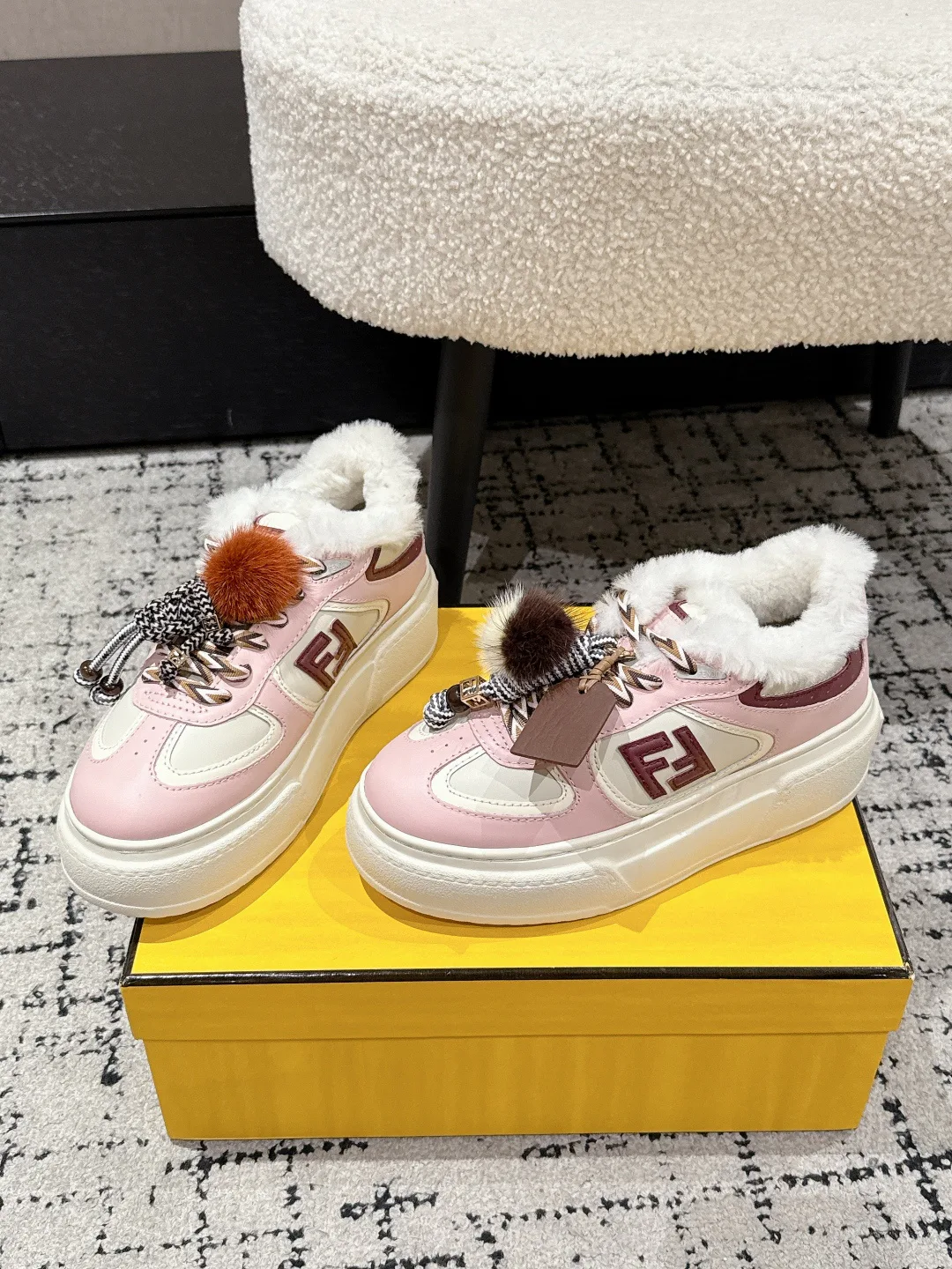 Кроссовки Женские Fendi 740304