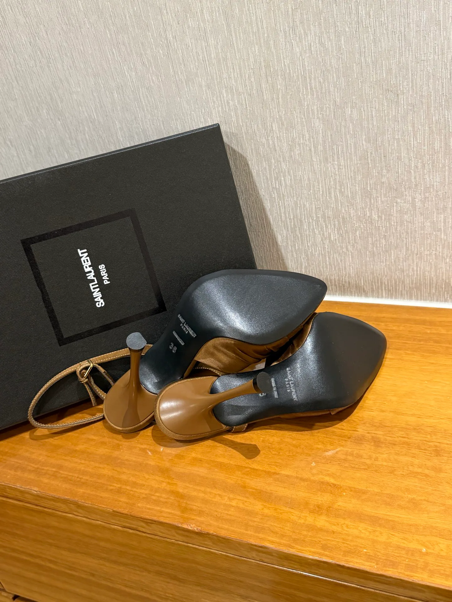 Босоножки Женские Saint Laurent 22194