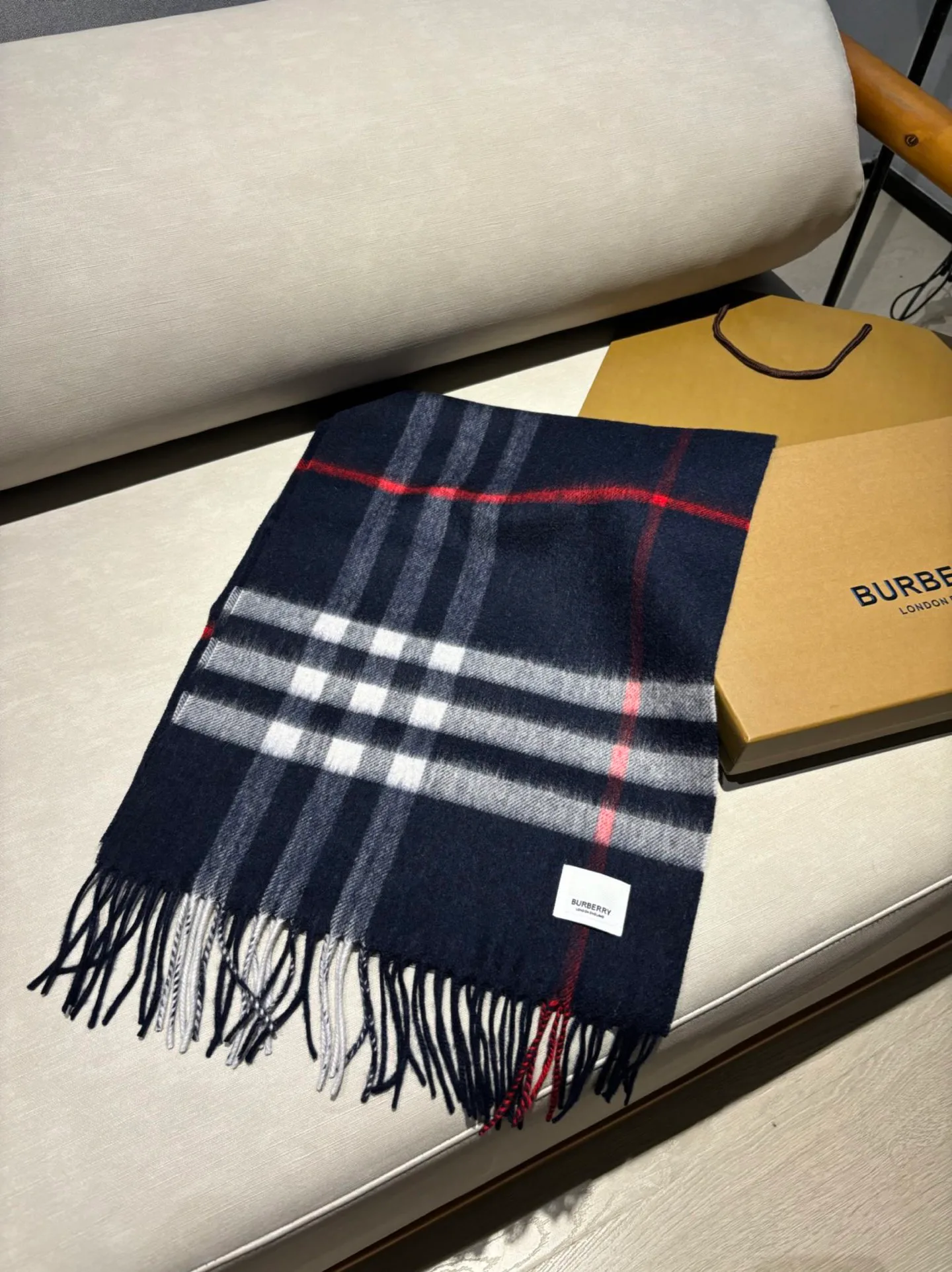 Шарфы Burberry 256995