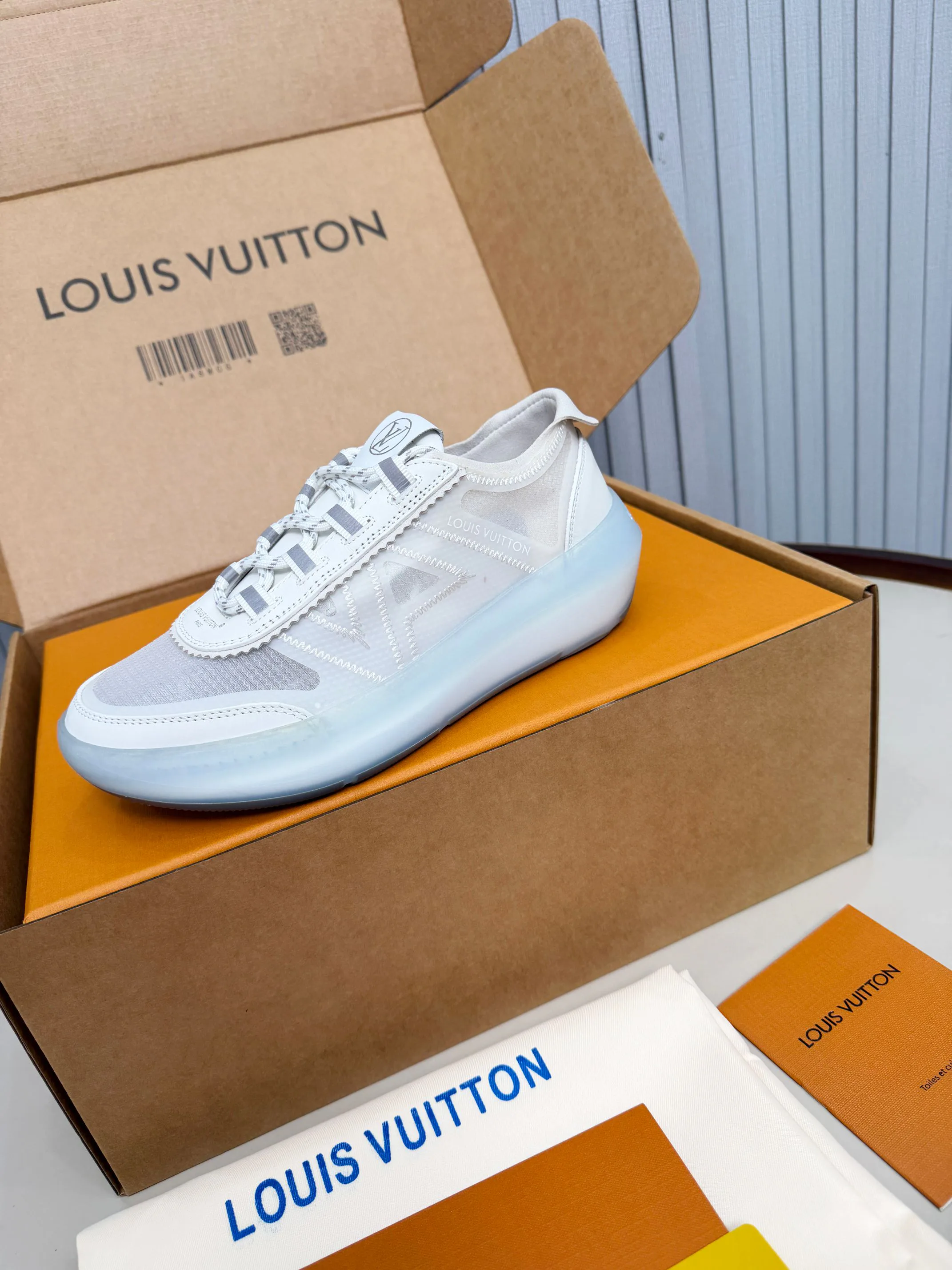 Кроссовки Женские Louis Vuitton 18265144