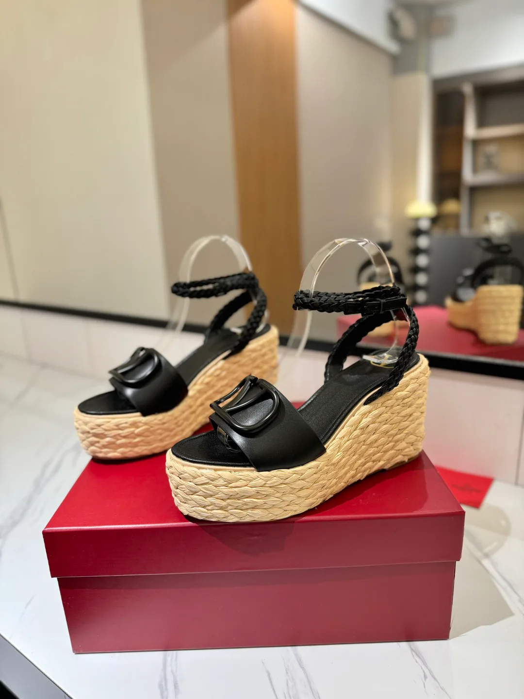Босоножки Женские Valentino 17946620