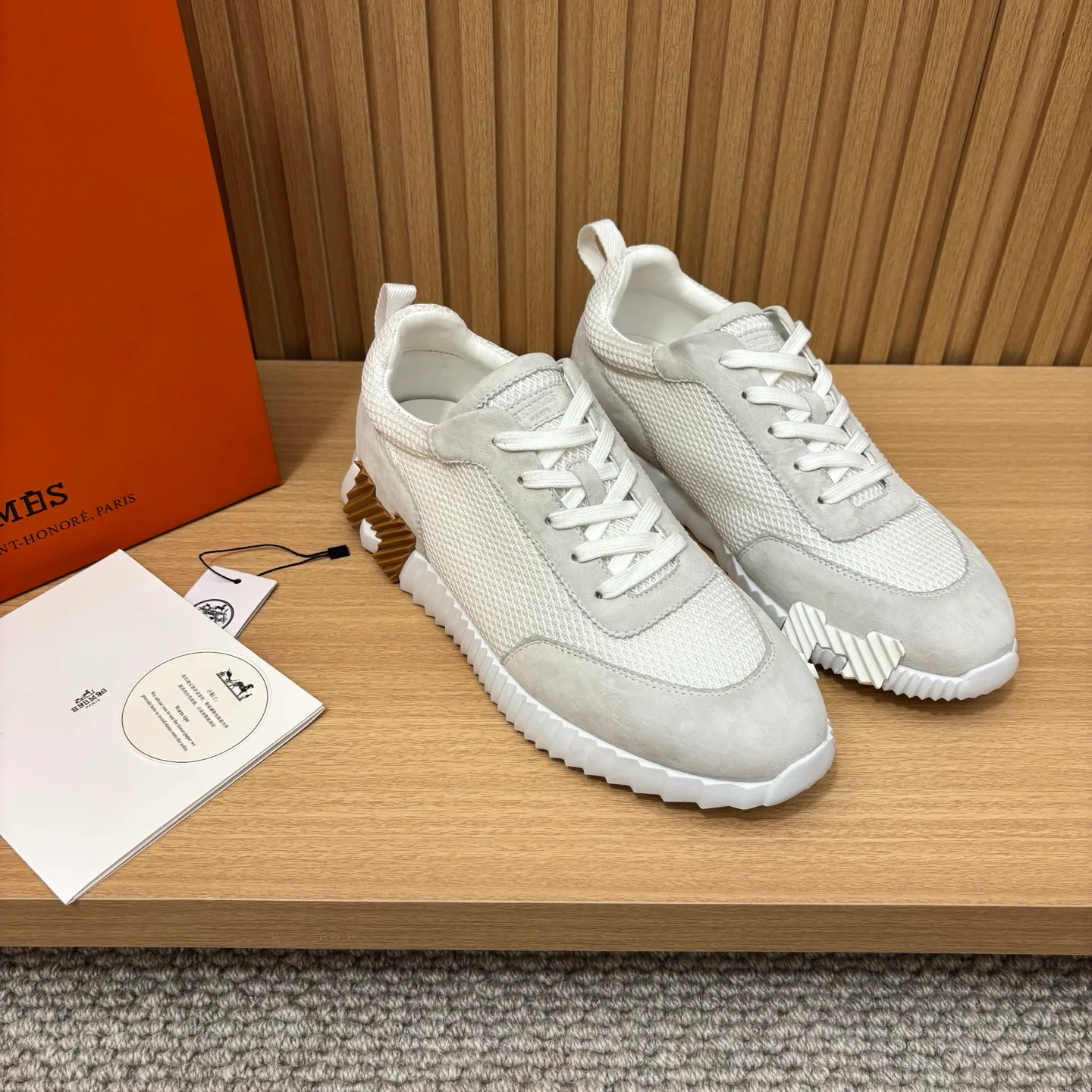 Кроссовки Женские Louis Vuitton 18438921