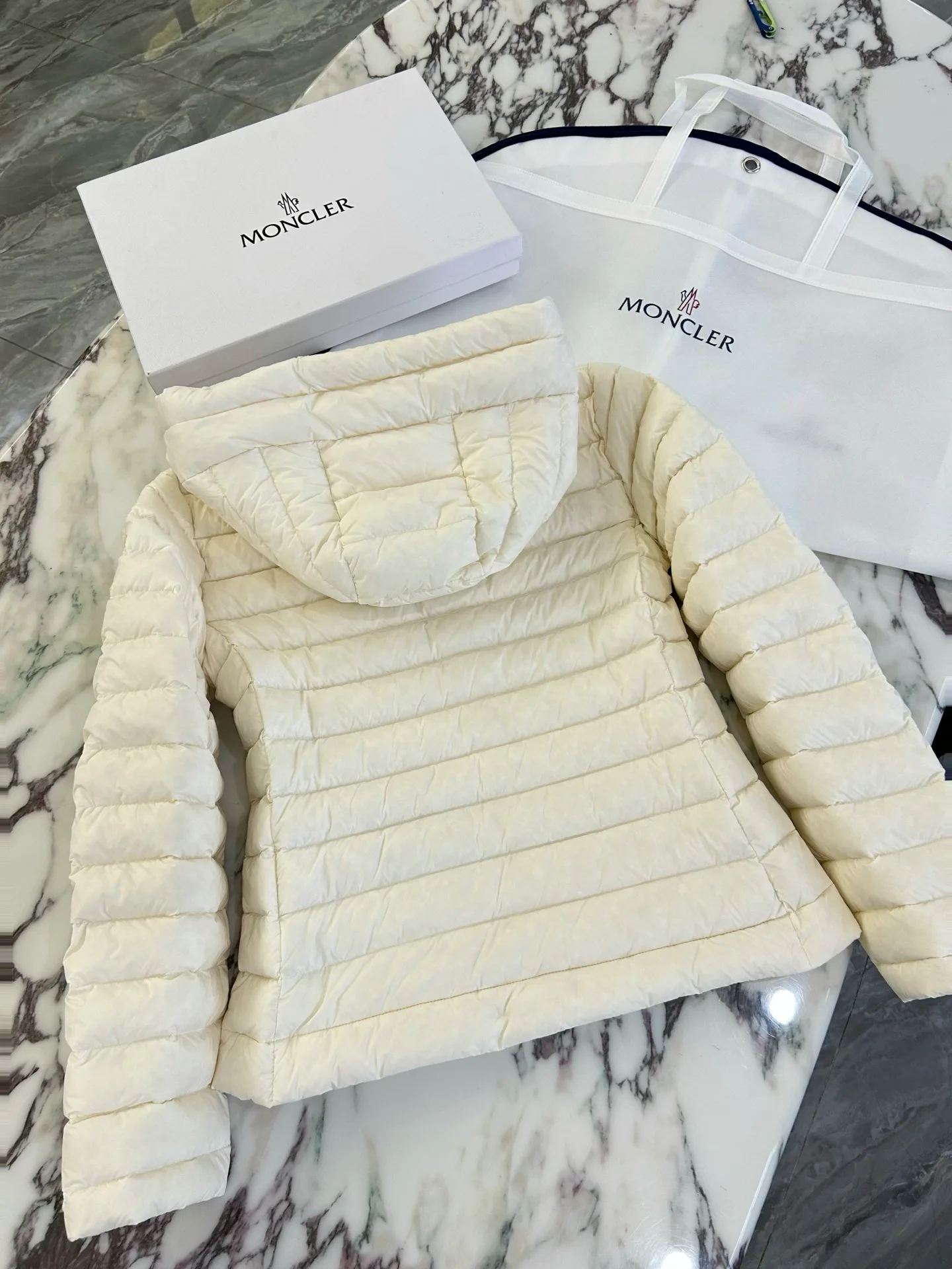 Куртки И Пуховики Мужские Moncler 18231513