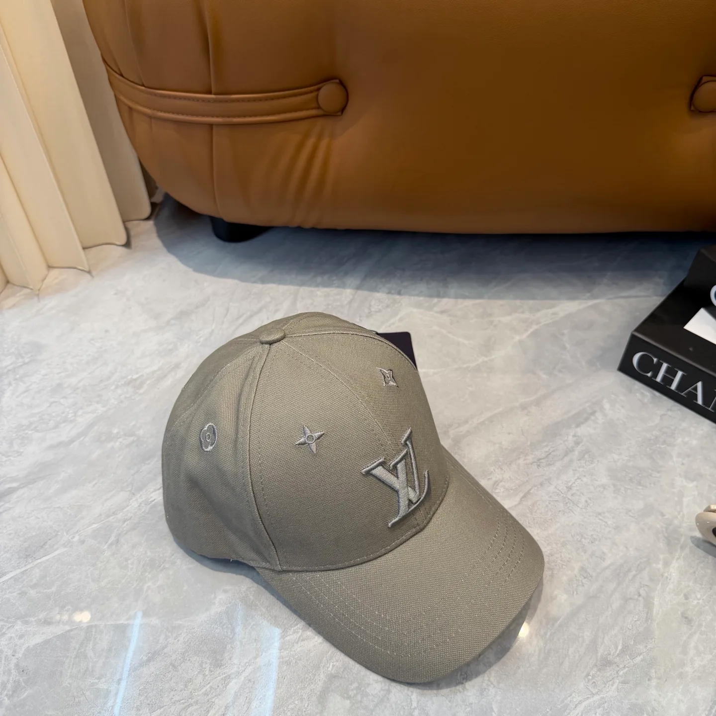 Головные Уборы Louis Vuitton 17467590