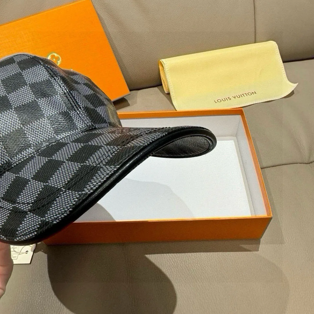 Головные Уборы Louis Vuitton 18105225