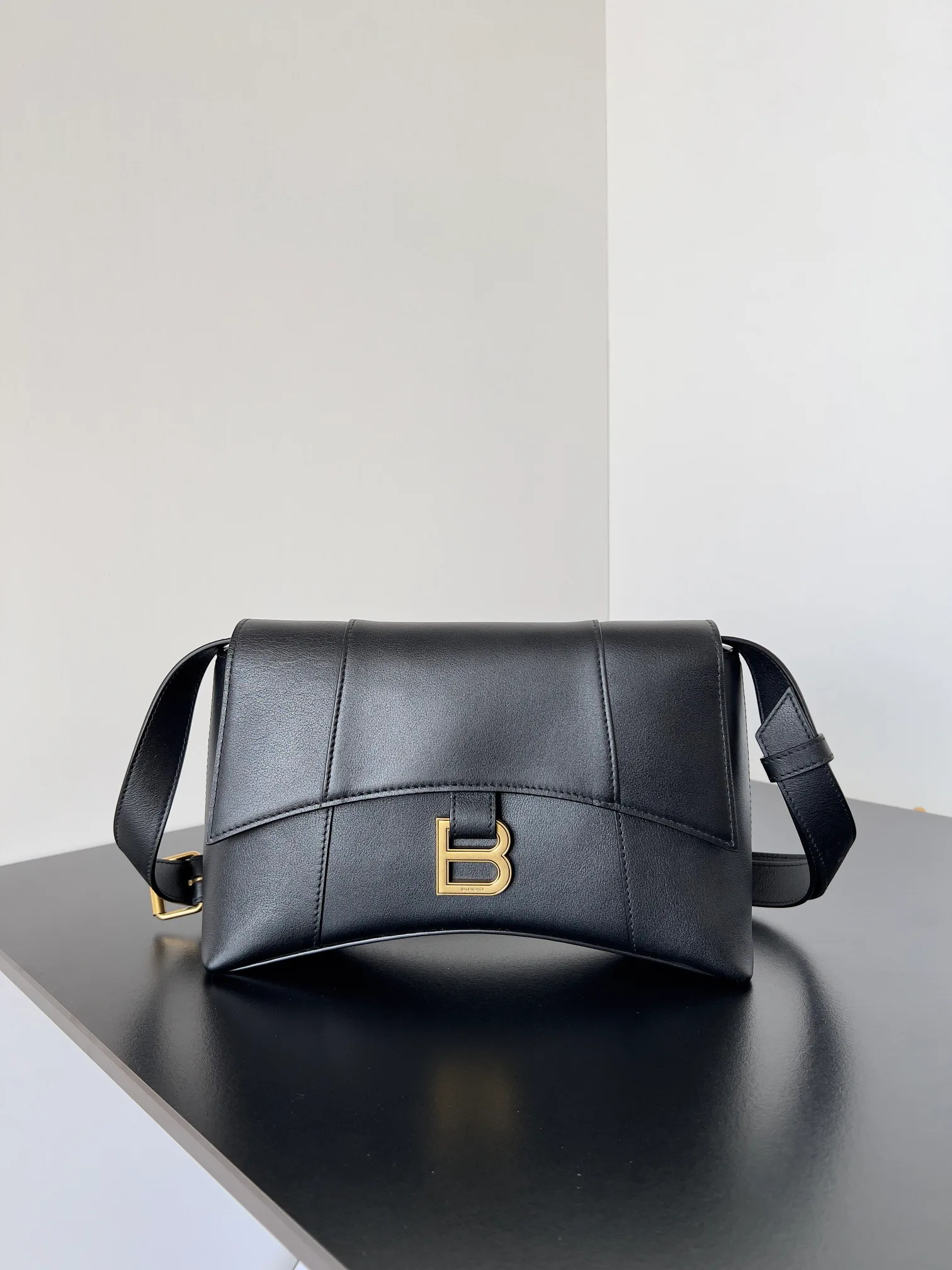Сумки На Ремне Женские Balenciaga 368795