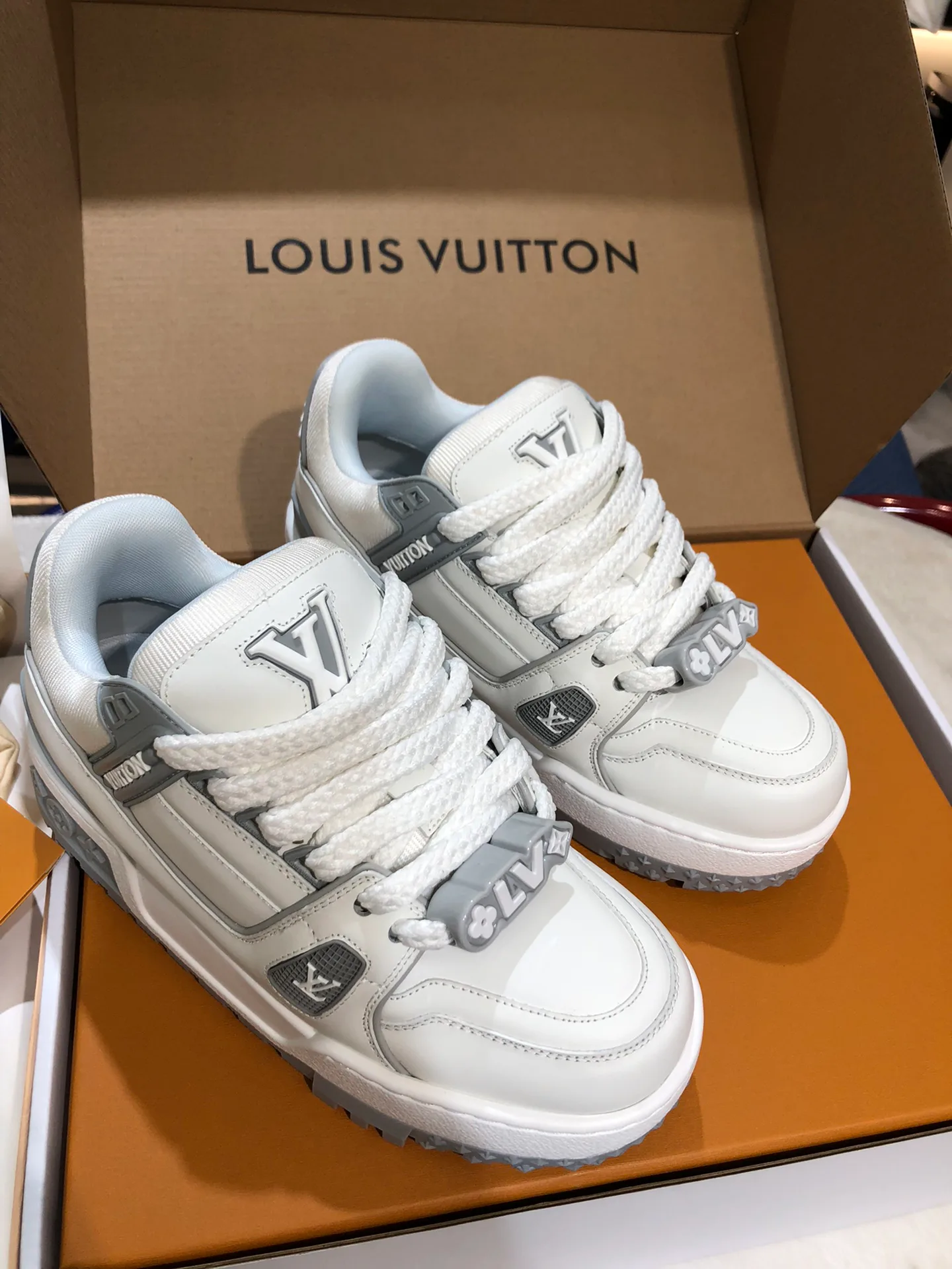 Кроссовки Женские Louis Vuitton 1124348