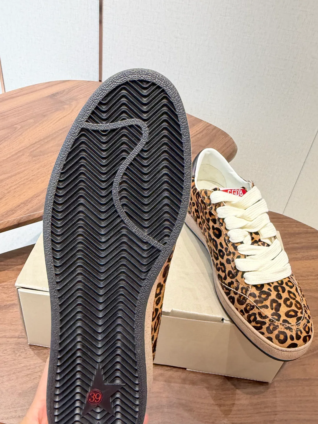 Кроссовки Женские Golden Goose 18357254